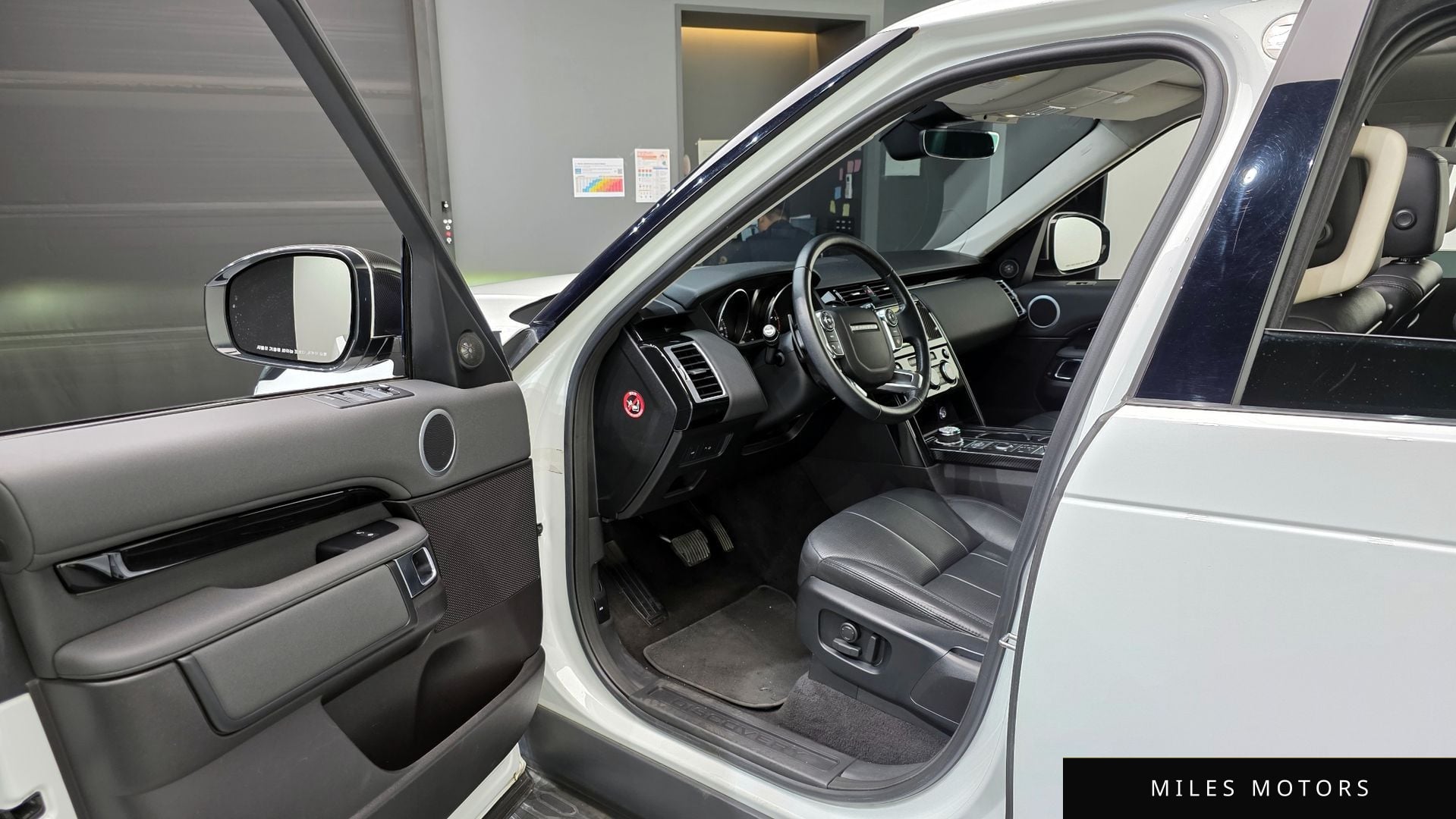 Land Rover Discovery 2018 — миниатюра 10