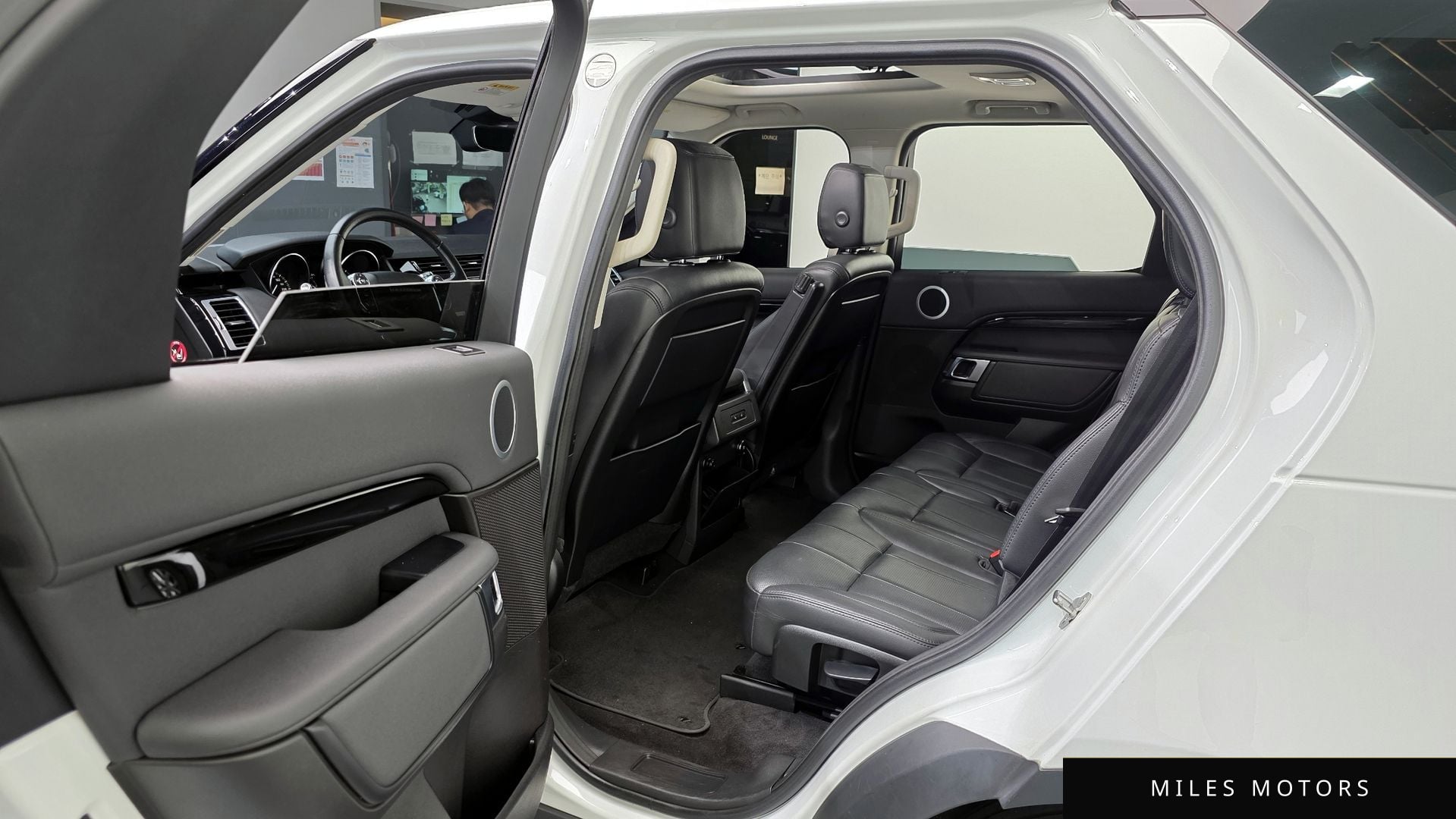 Land Rover Discovery 2018 — миниатюра 11