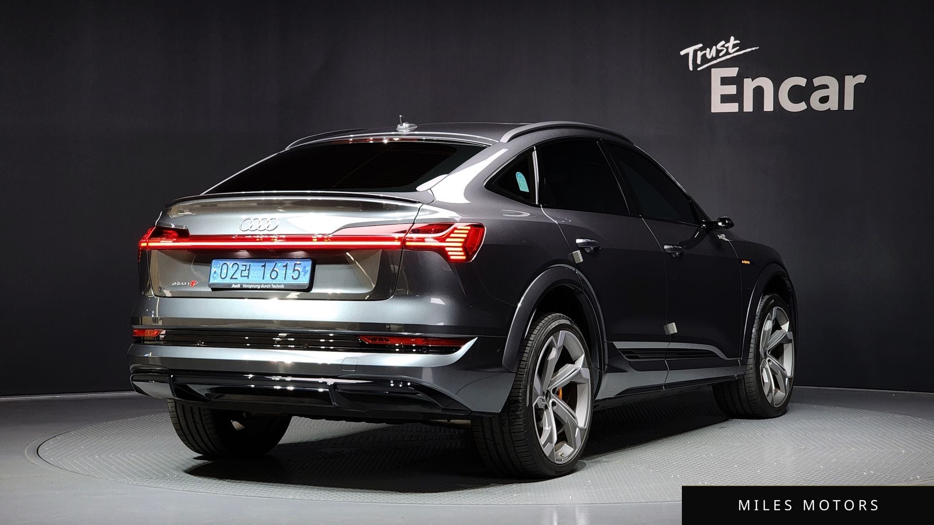 Audi e-tron 2023 — миниатюра 2