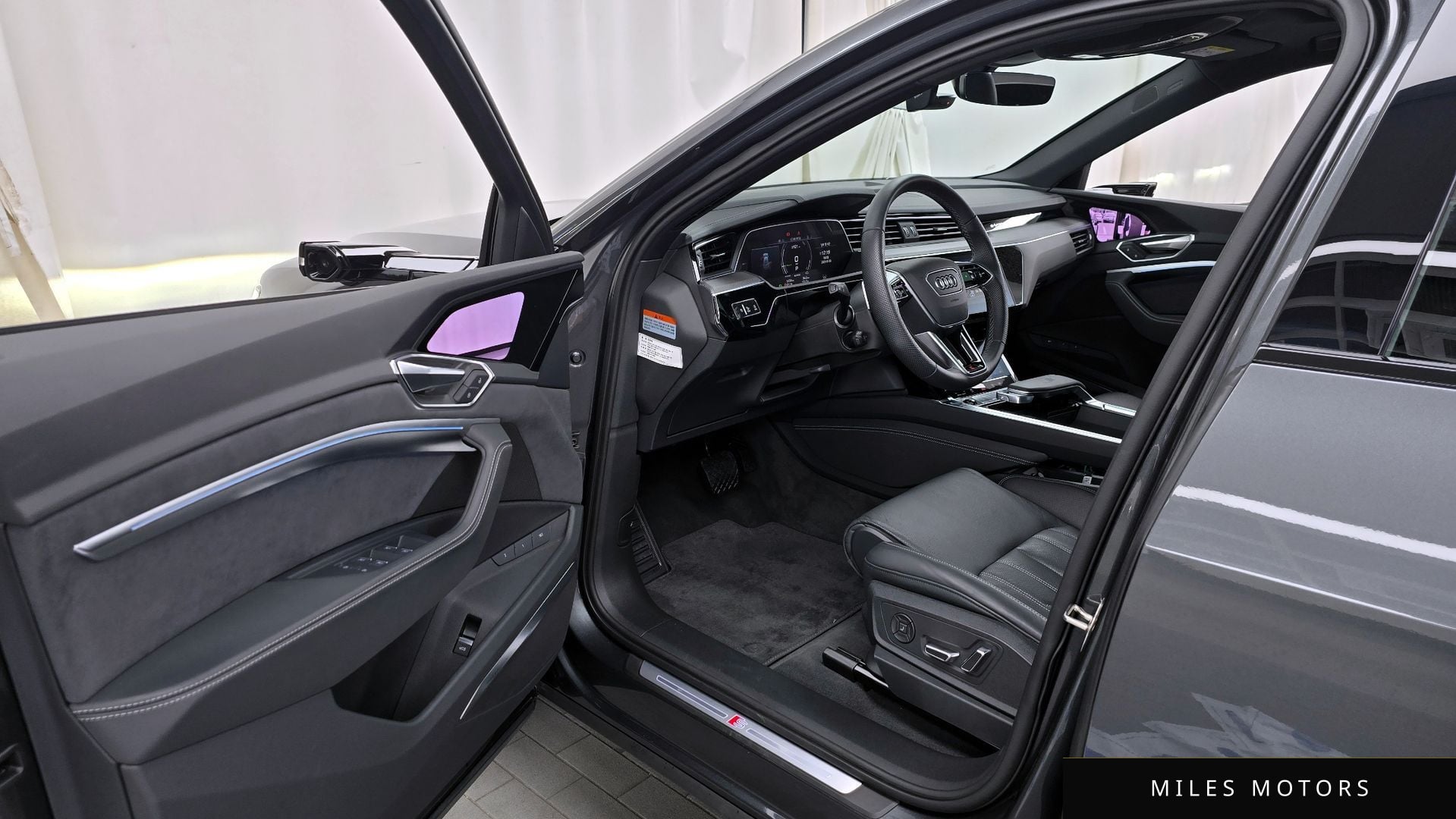 Audi e-tron 2023 — миниатюра 10