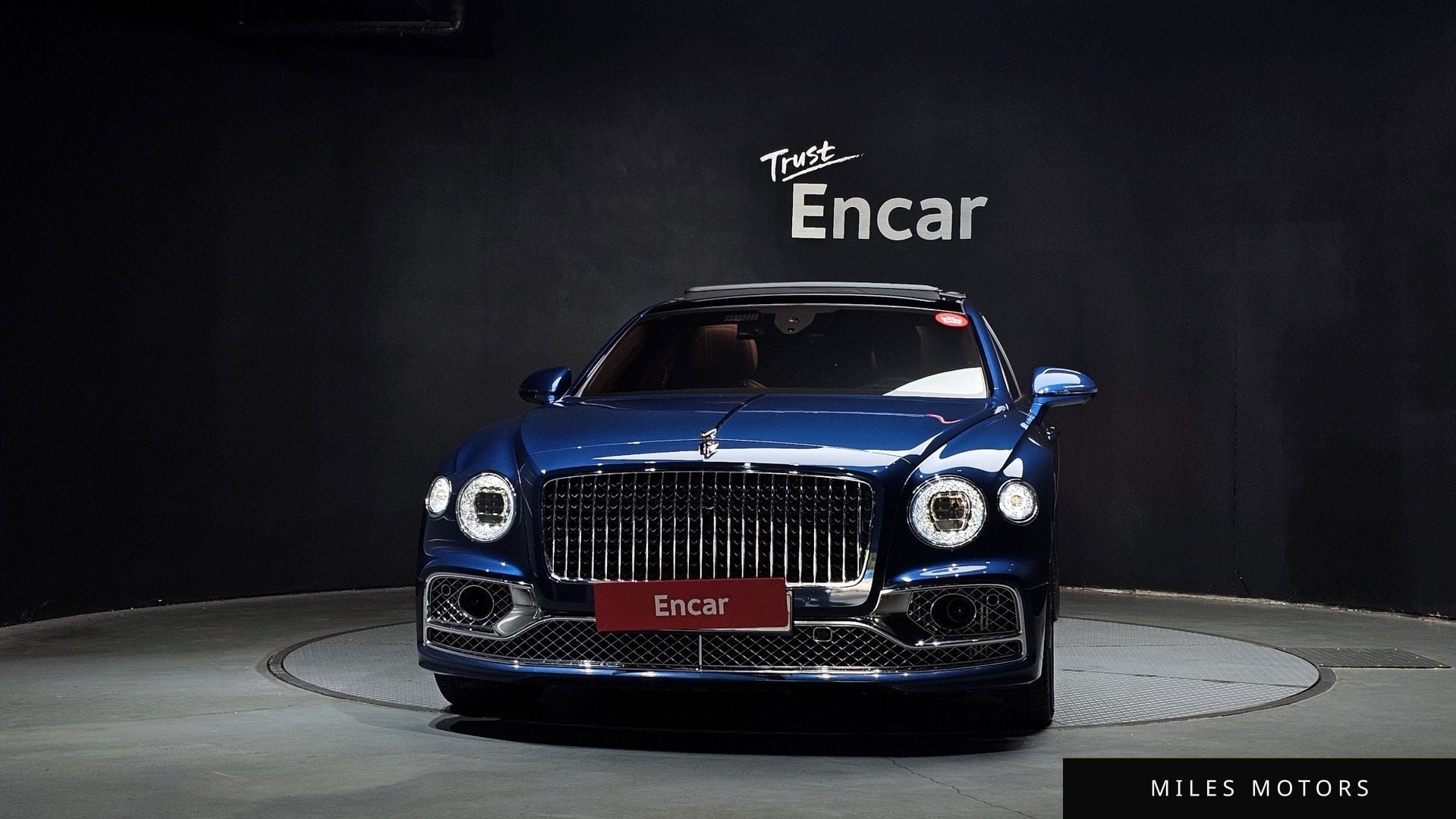 Bentley Flying Spur 2023 — миниатюра 3