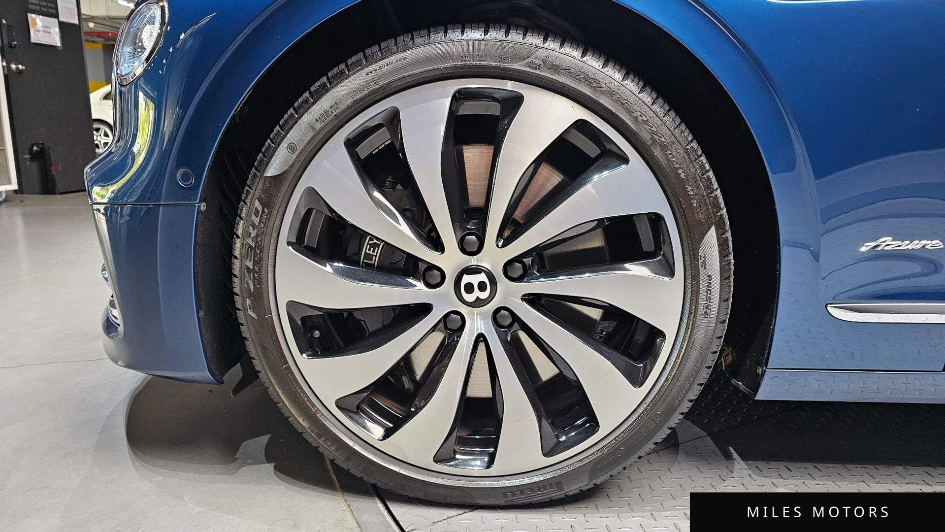 Bentley Flying Spur 2023 — миниатюра 5