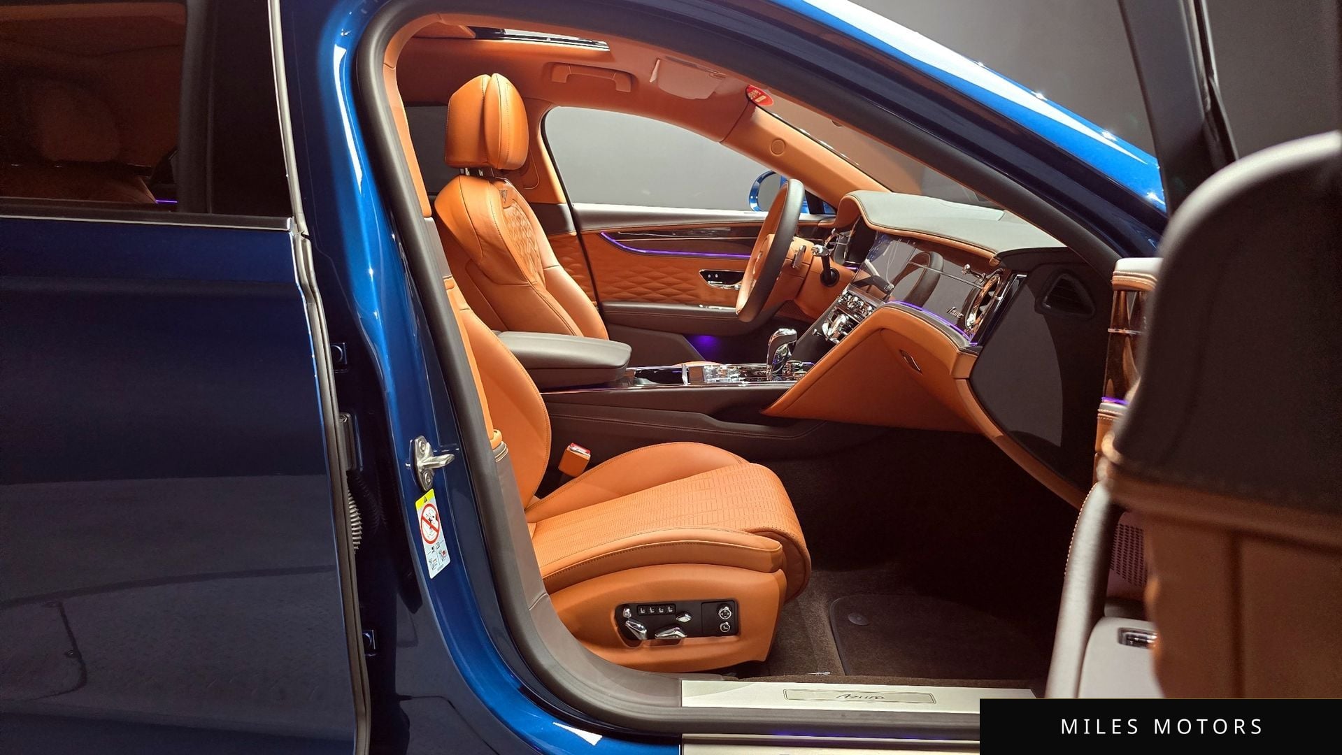 Bentley Flying Spur 2023 — миниатюра 10