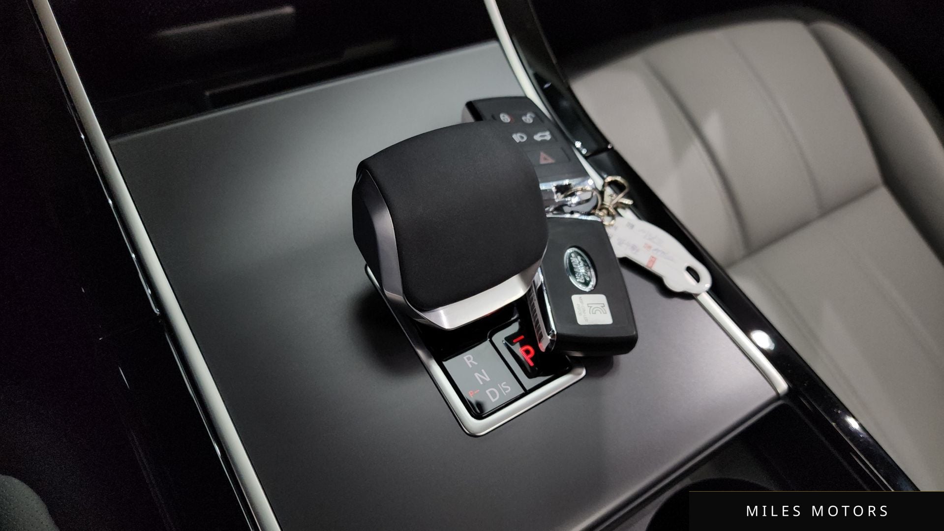 Land Rover 레인지로버 이보크 2025 — миниатюра 9