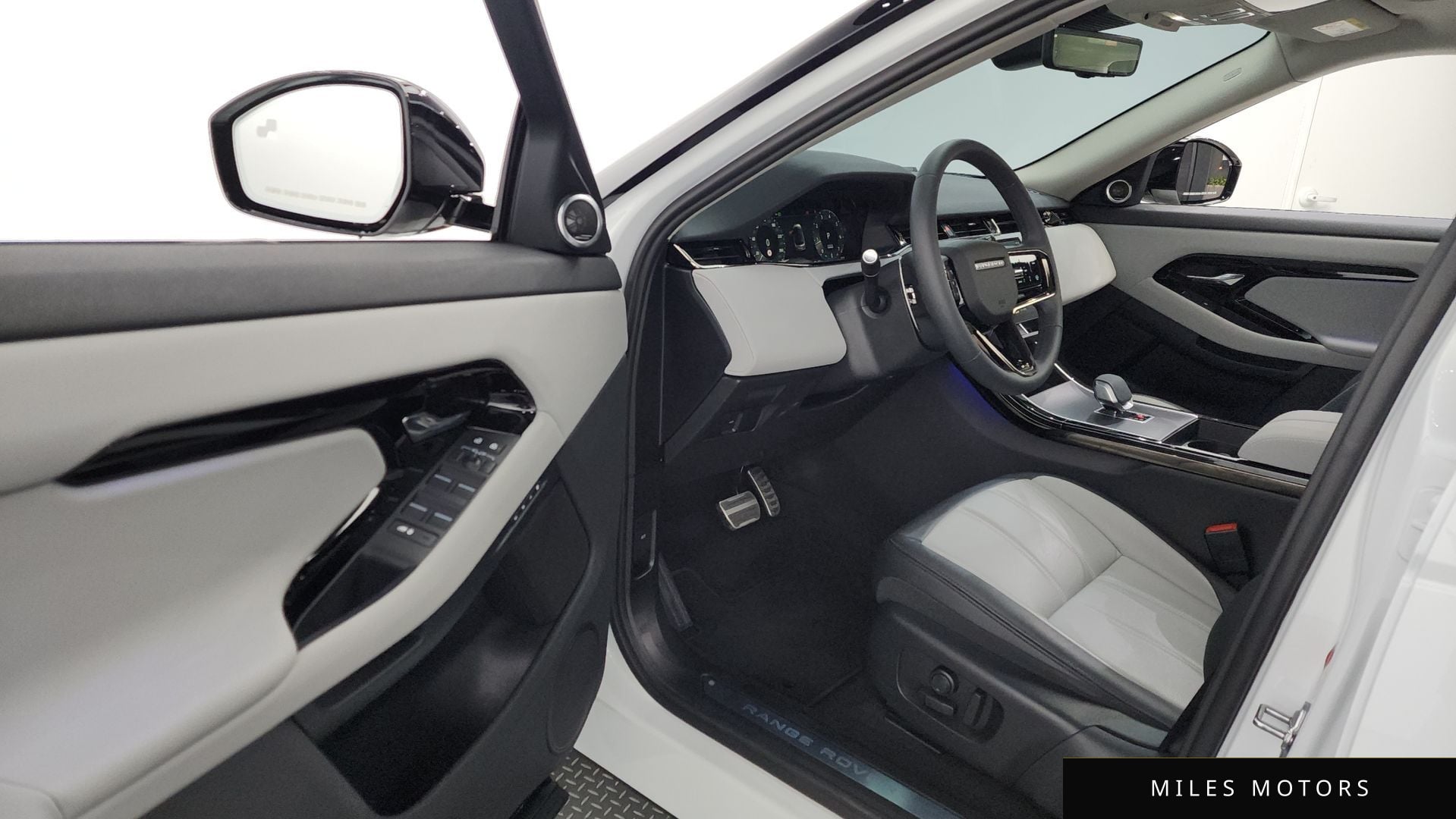 Land Rover 레인지로버 이보크 2025 — миниатюра 10