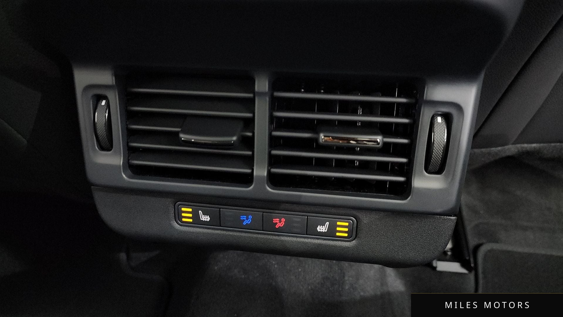 Land Rover 레인지로버 이보크 2025 — миниатюра 18