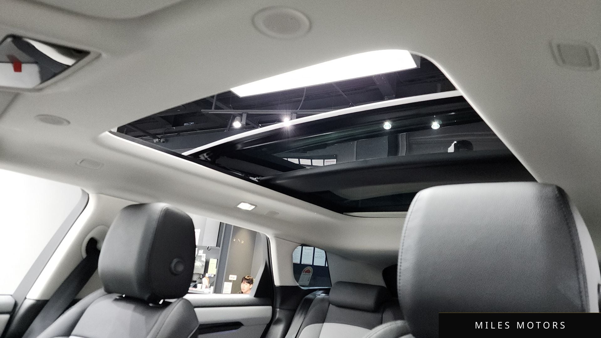 Land Rover 레인지로버 이보크 2025 — миниатюра 19