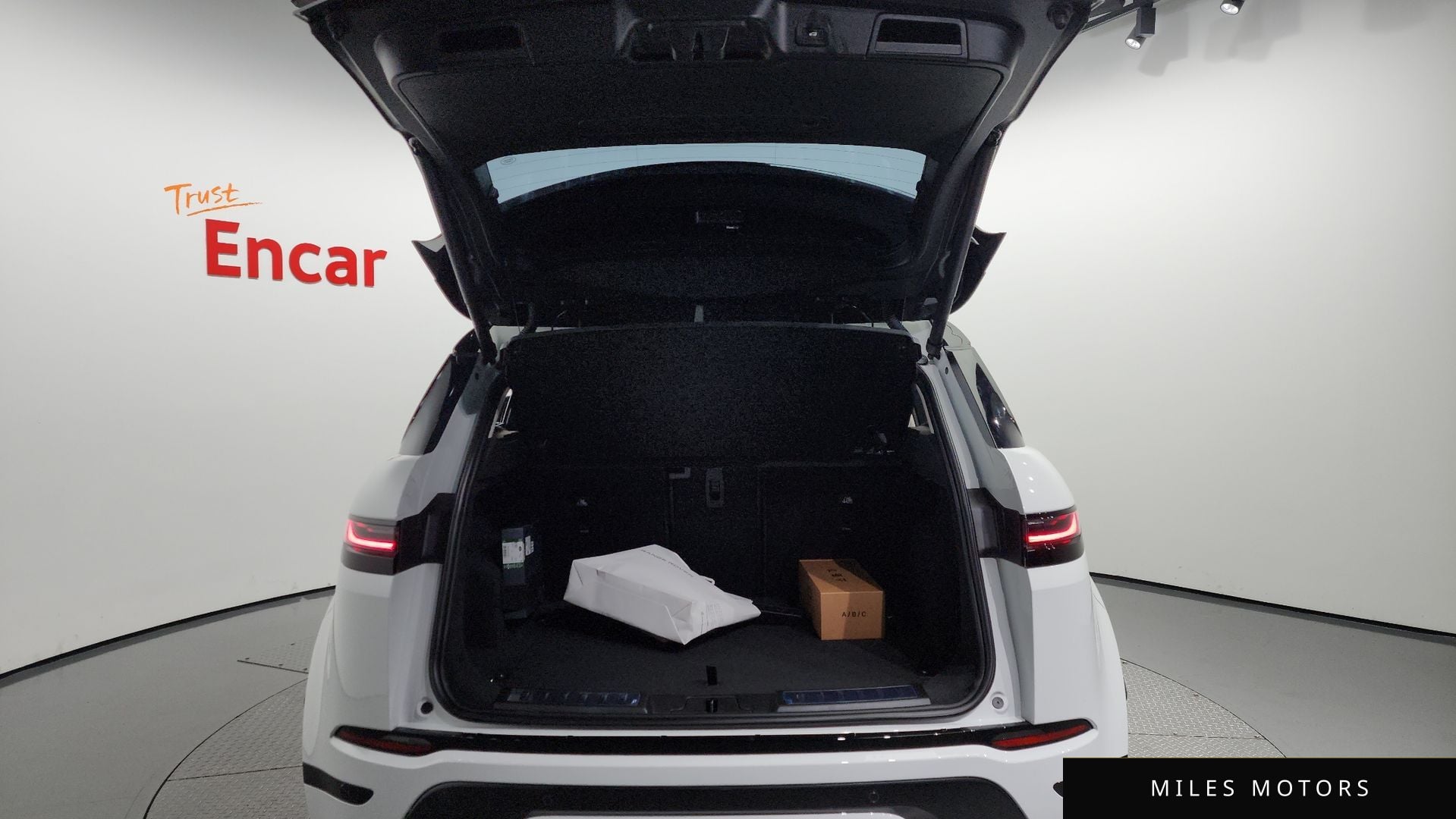 Land Rover 레인지로버 이보크 2025 — миниатюра 20