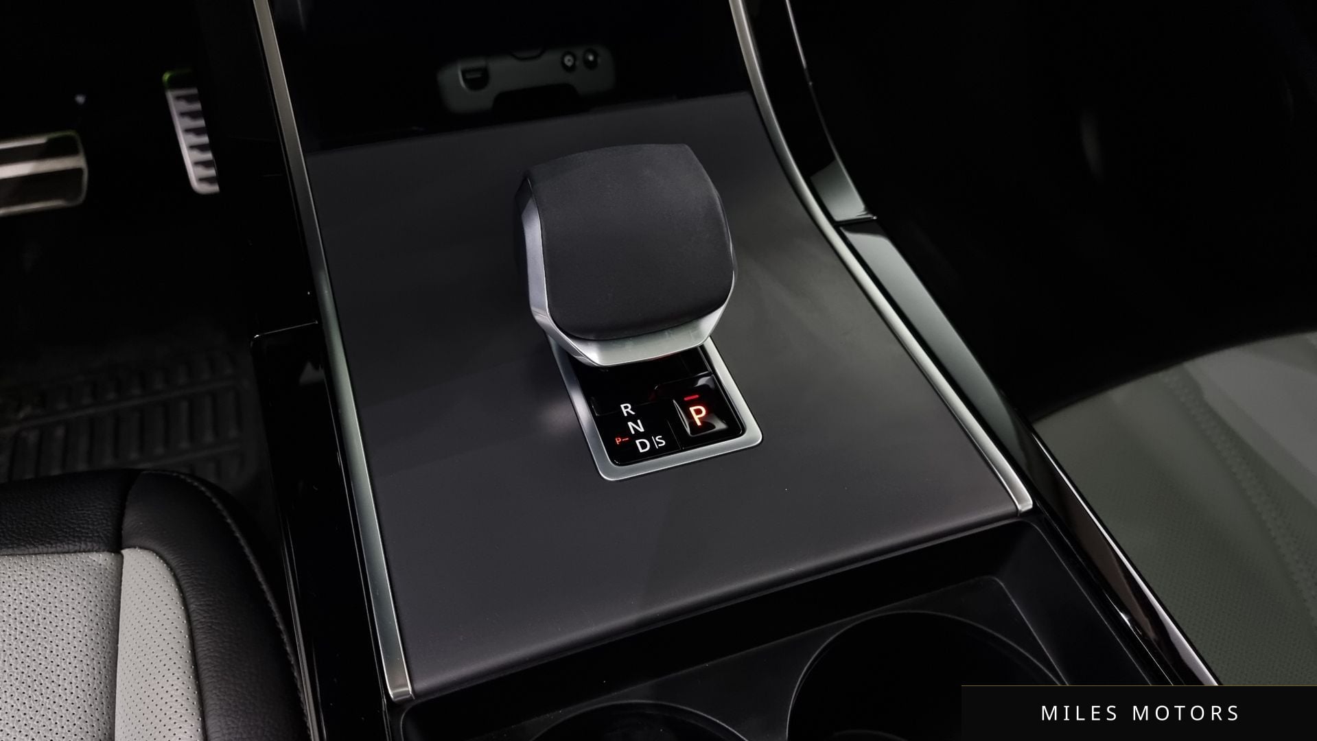 Land Rover 레인지로버 이보크 2025 — миниатюра 9