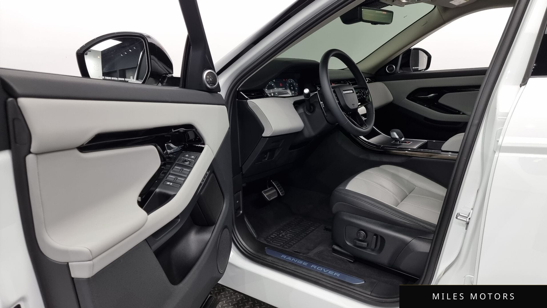 Land Rover 레인지로버 이보크 2025 — миниатюра 10