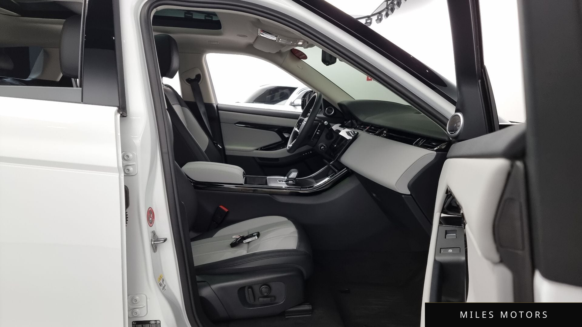 Land Rover 레인지로버 이보크 2025 — миниатюра 11