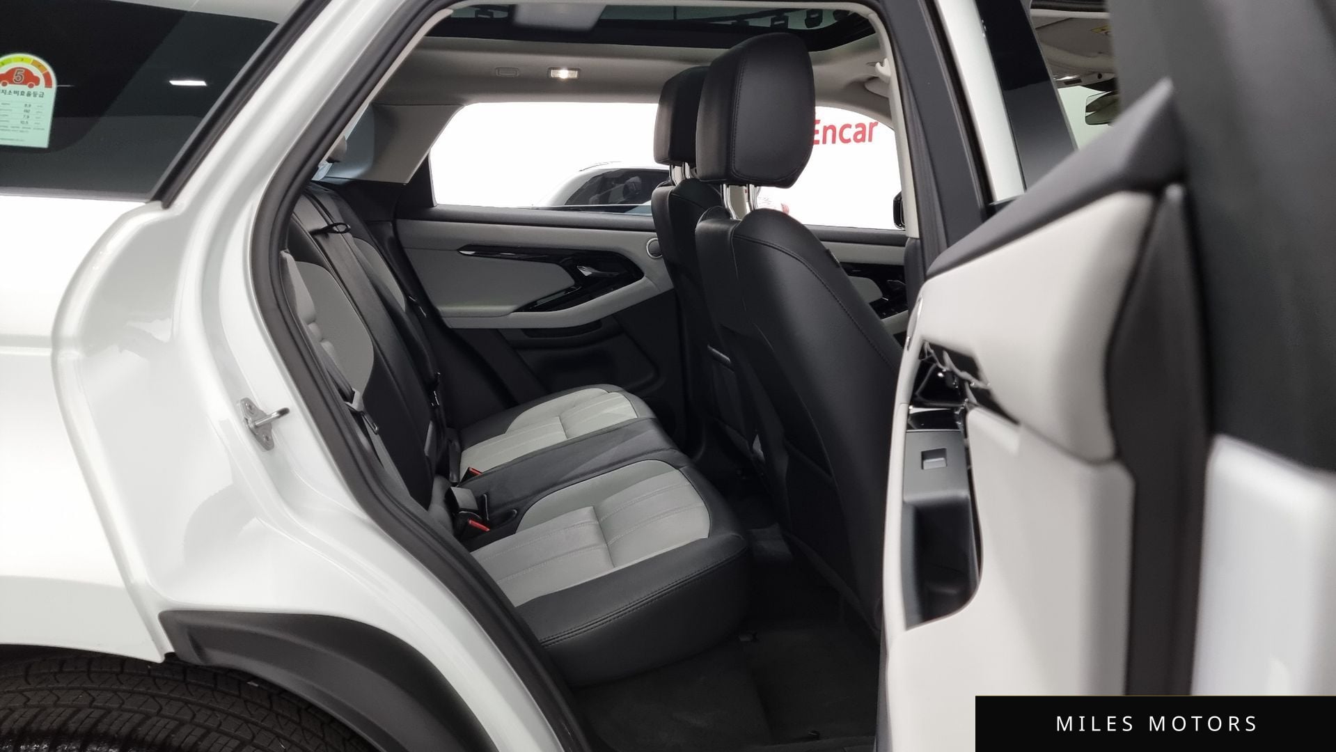 Land Rover 레인지로버 이보크 2025 — миниатюра 12