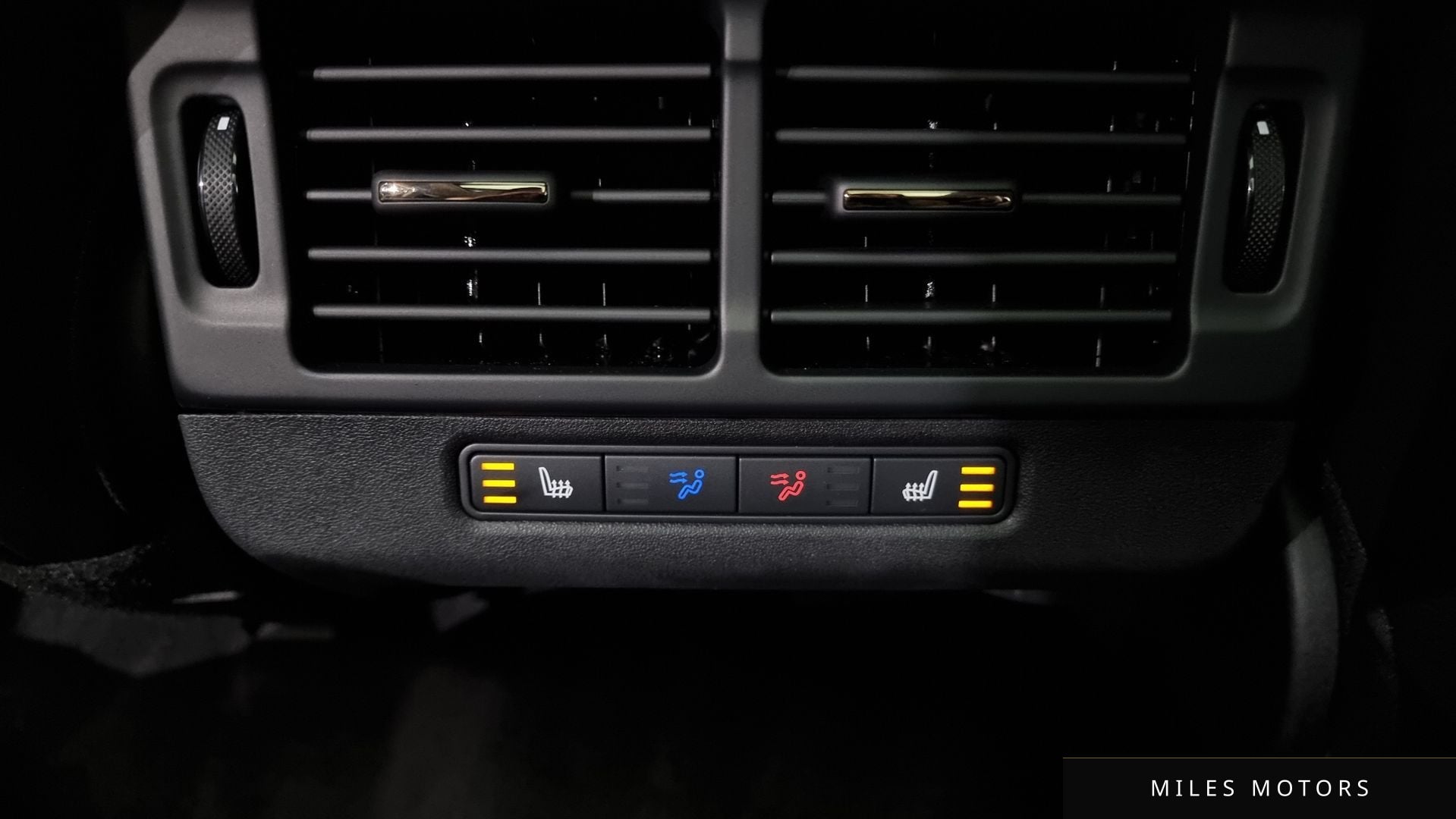 Land Rover 레인지로버 이보크 2025 — миниатюра 18
