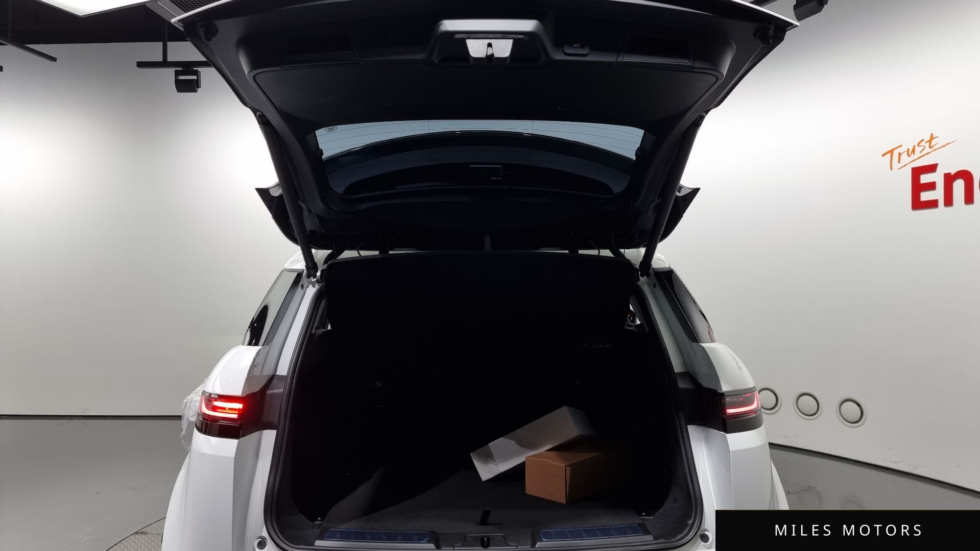 Land Rover 레인지로버 이보크 2025 — миниатюра 20