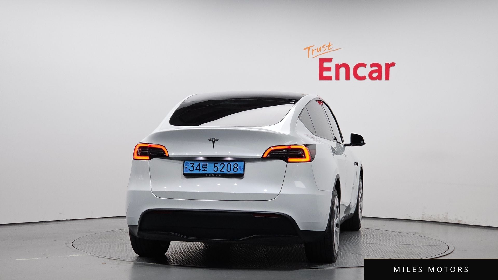 Tesla Model Y 2023 — миниатюра 4
