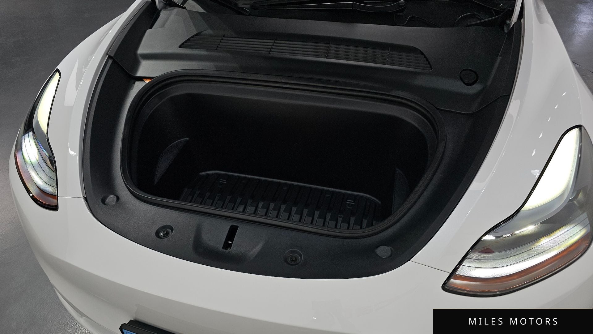Tesla Model Y 2023 — миниатюра 6