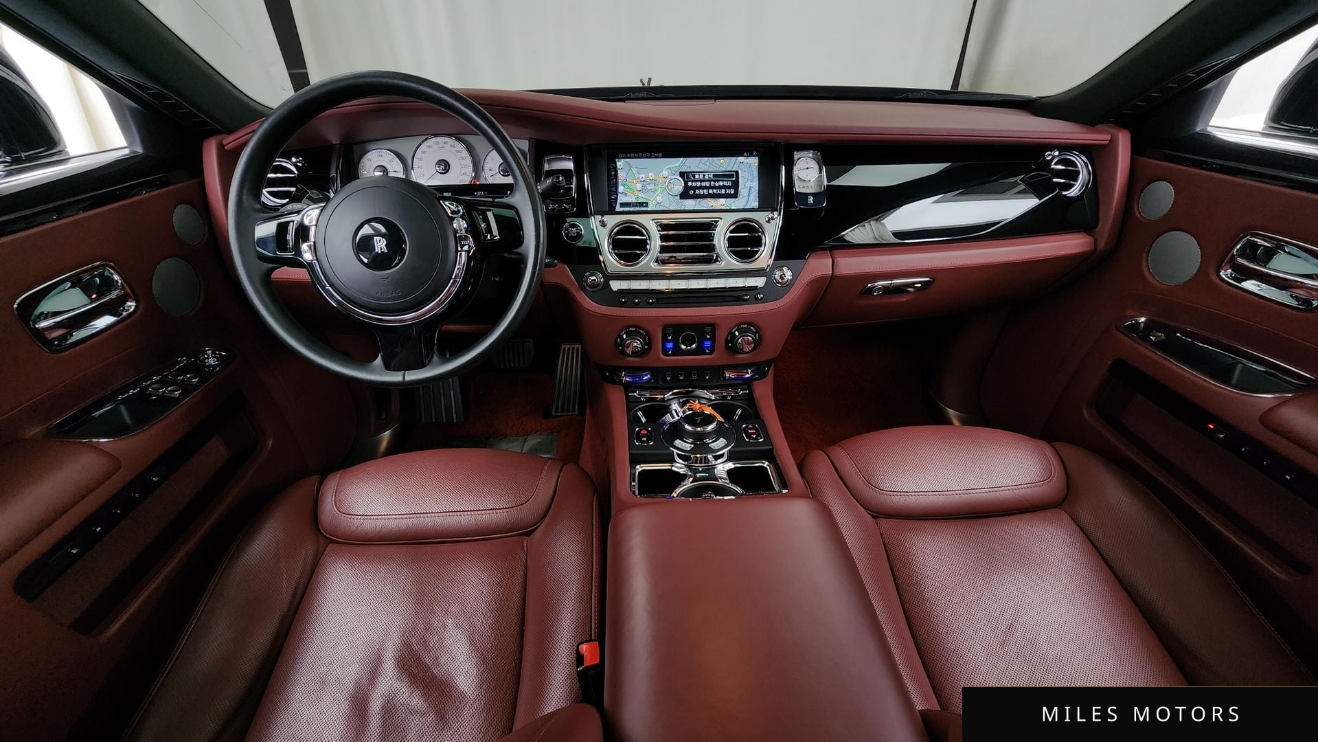 Rolls-Royce 고스트 2019 — миниатюра 7
