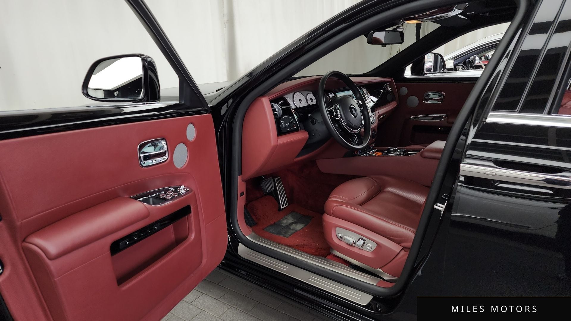 Rolls-Royce 고스트 2019 — миниатюра 10