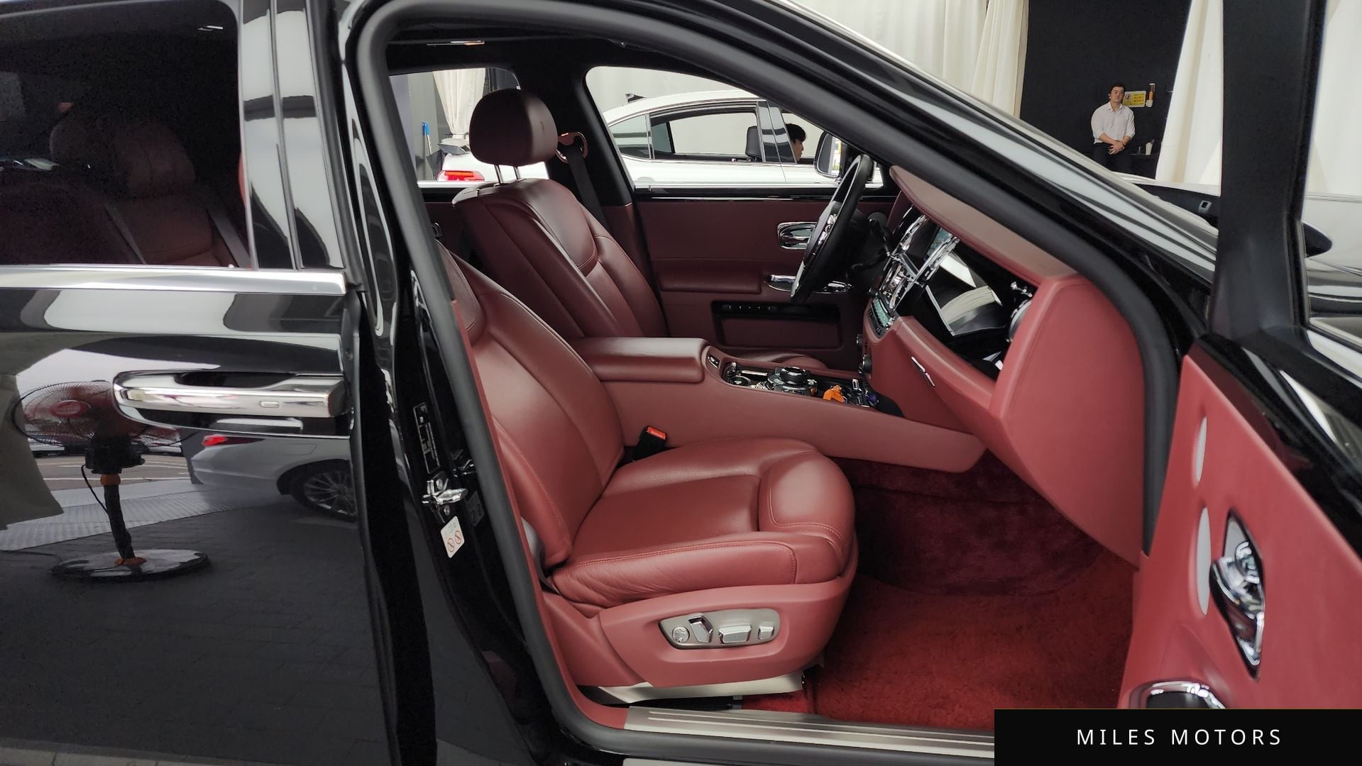 Rolls-Royce 고스트 2019 — миниатюра 11