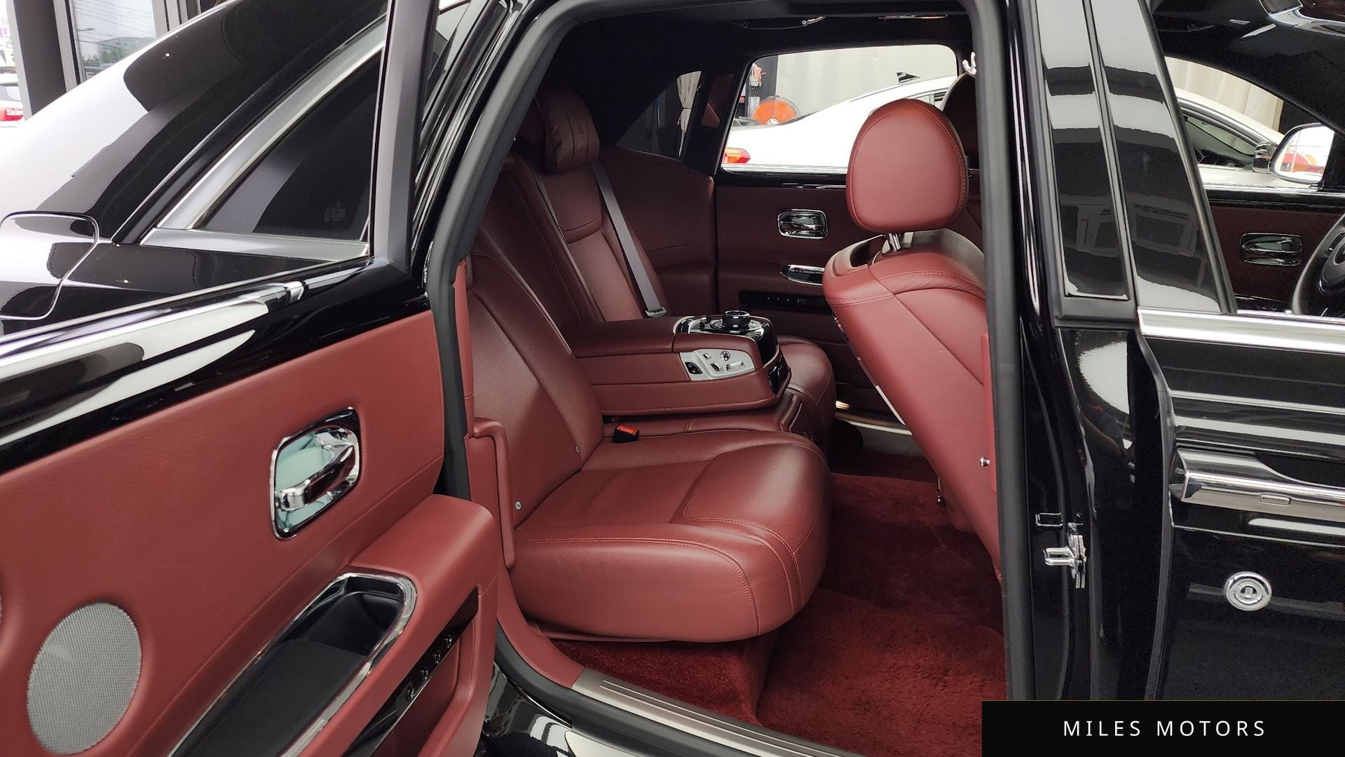 Rolls-Royce 고스트 2019 — миниатюра 12