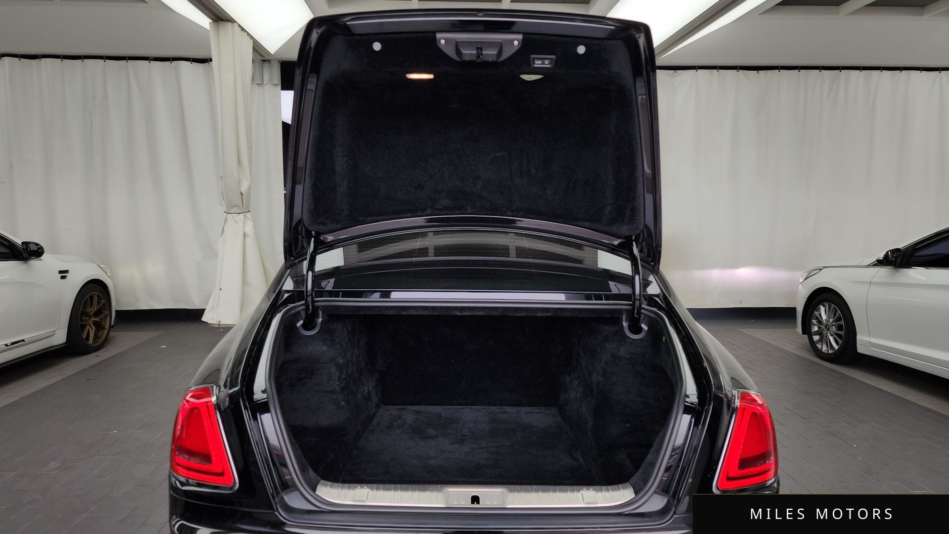 Rolls-Royce 고스트 2019 — миниатюра 20
