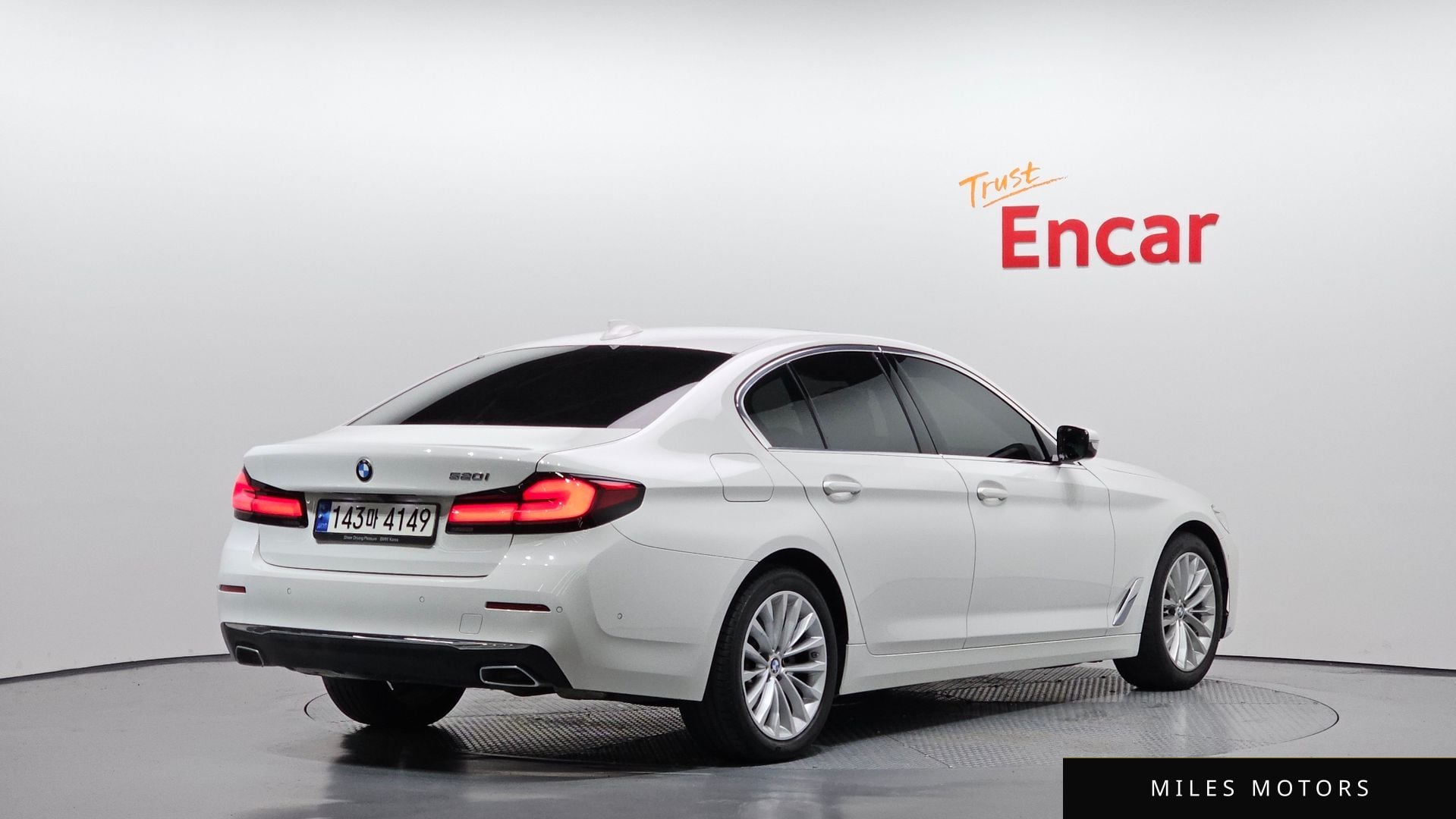 BMW 5 Series (G30) 2023 — миниатюра 2