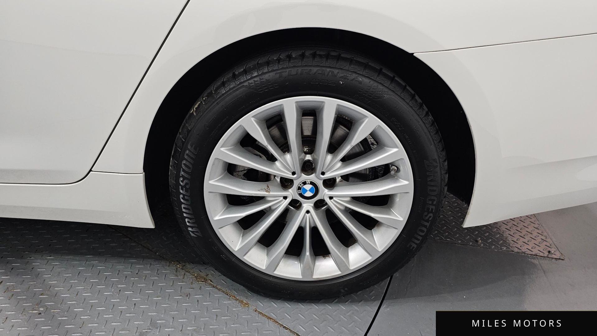 BMW 5 Series (G30) 2023 — миниатюра 5