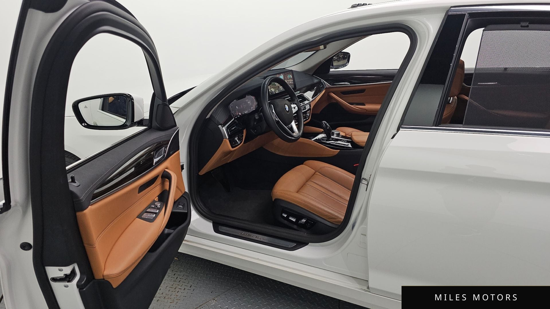 BMW 5 Series (G30) 2023 — миниатюра 10