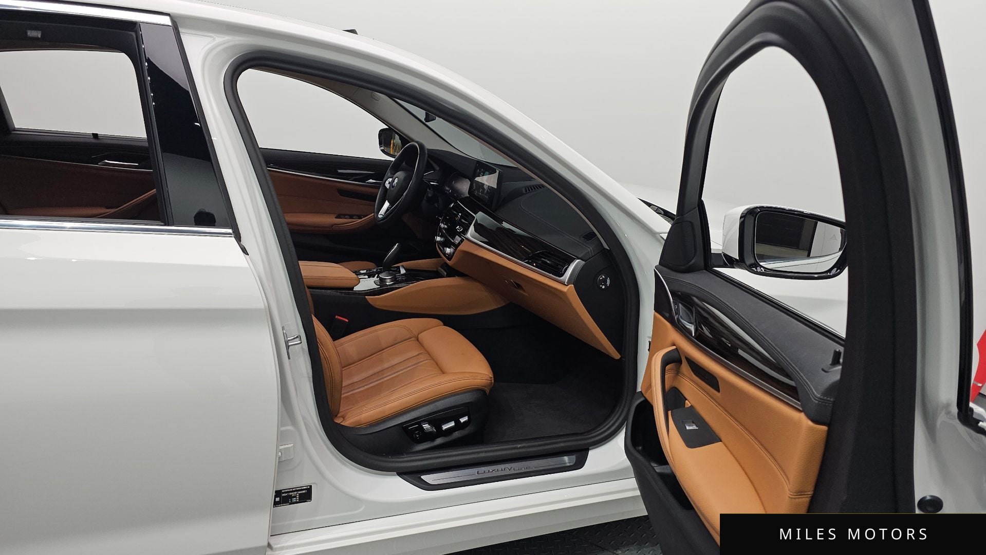 BMW 5 Series (G30) 2023 — миниатюра 11