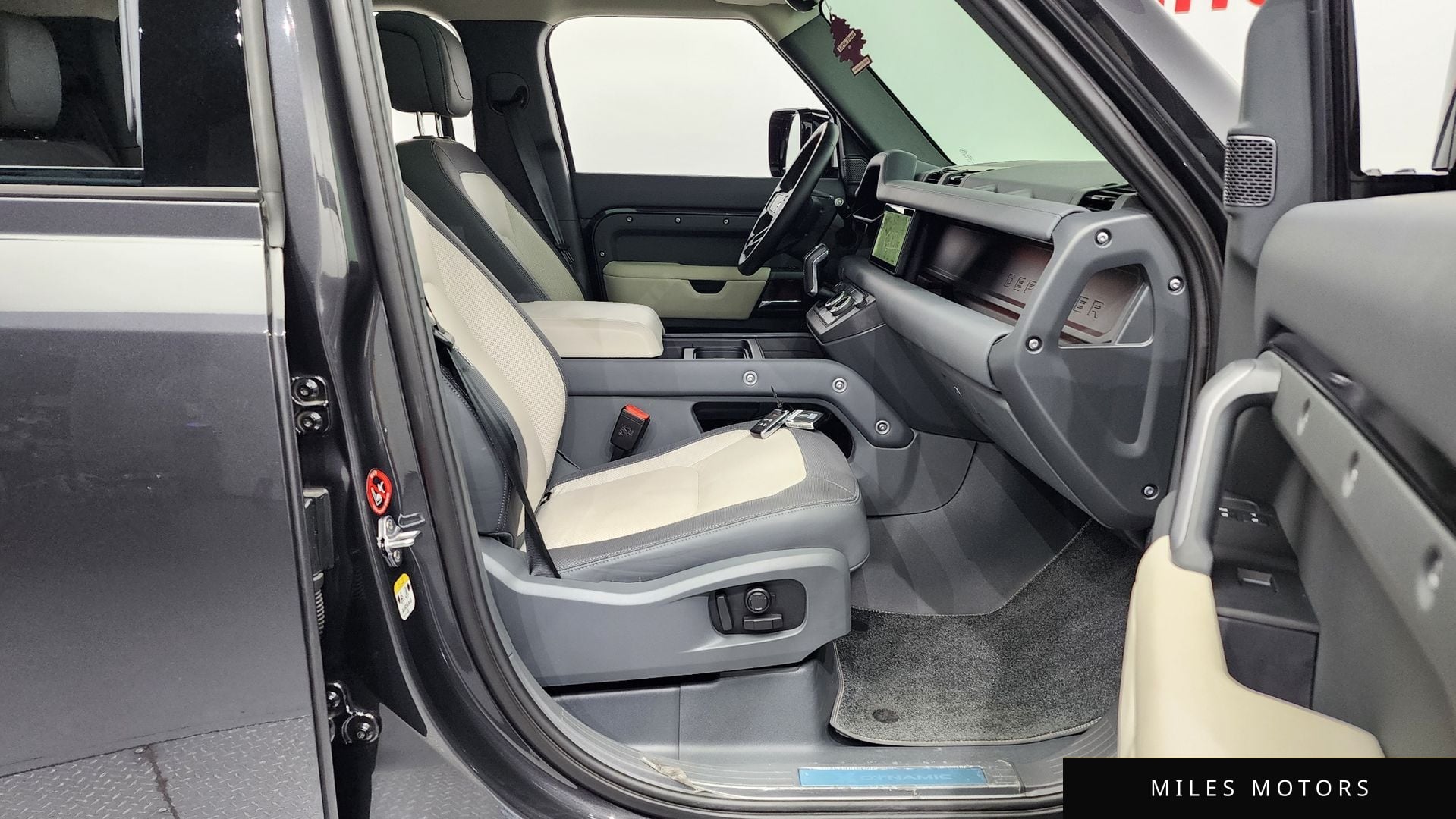 Land Rover 디펜더 (L663) 2024 — миниатюра 11