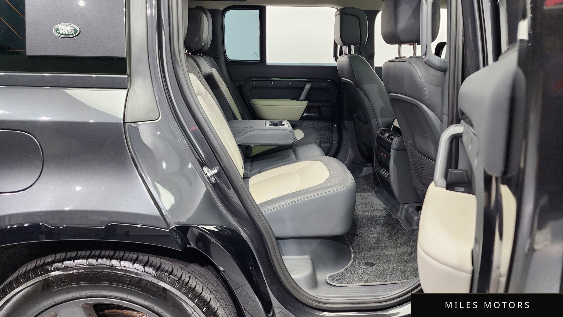Land Rover 디펜더 (L663) 2024 — миниатюра 12