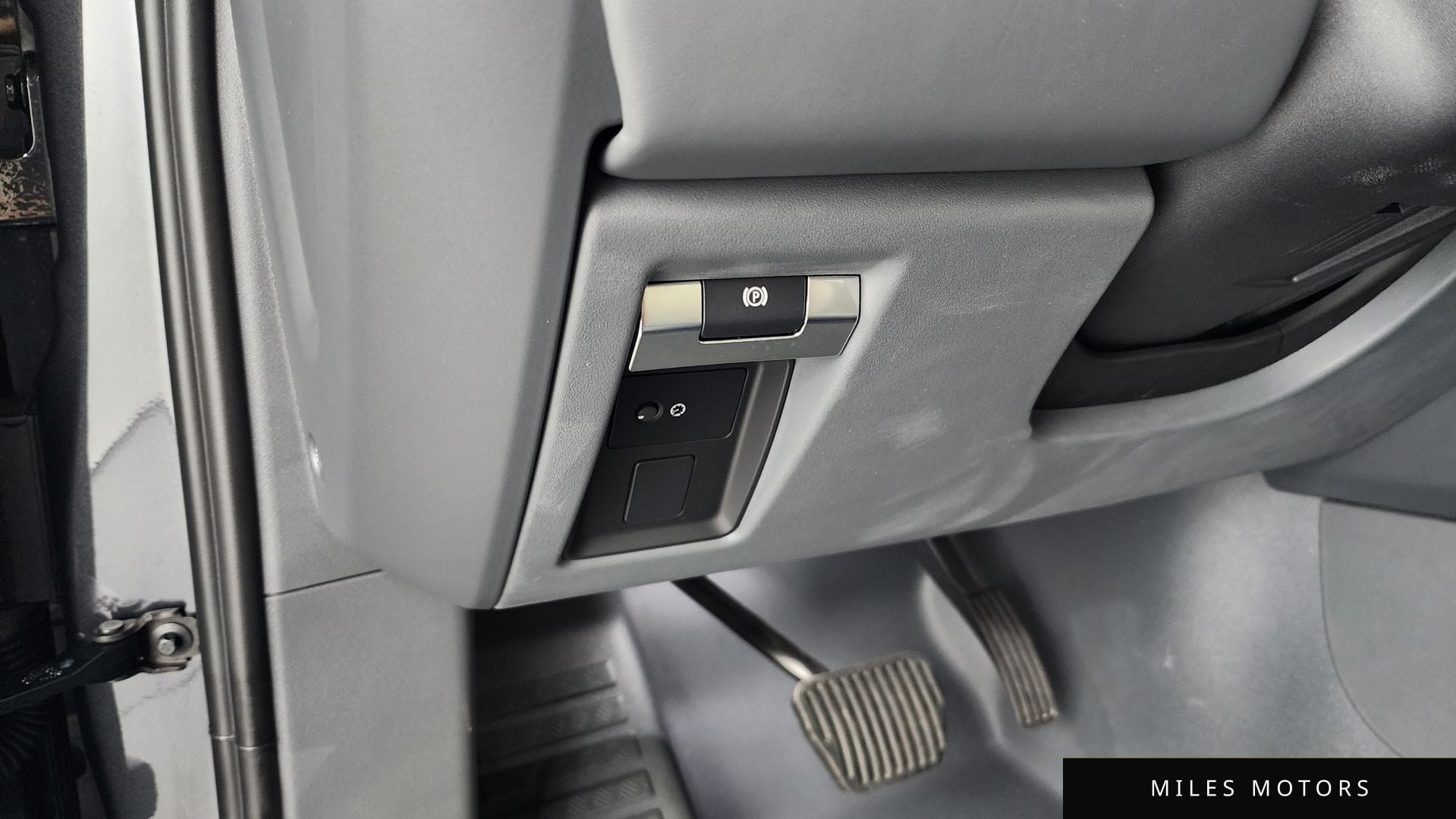 Land Rover 디펜더 (L663) 2024 — миниатюра 14