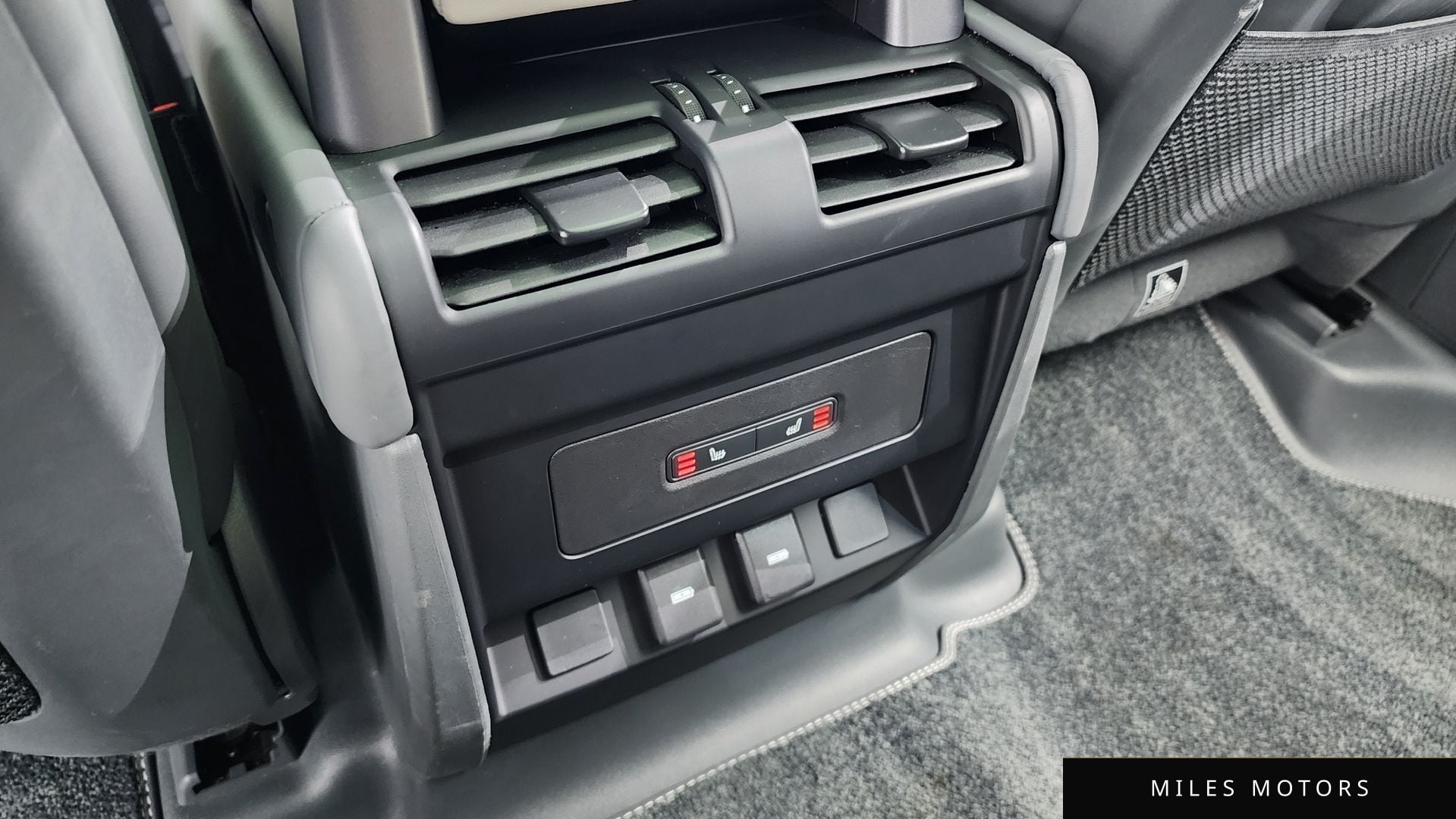 Land Rover 디펜더 (L663) 2024 — миниатюра 18