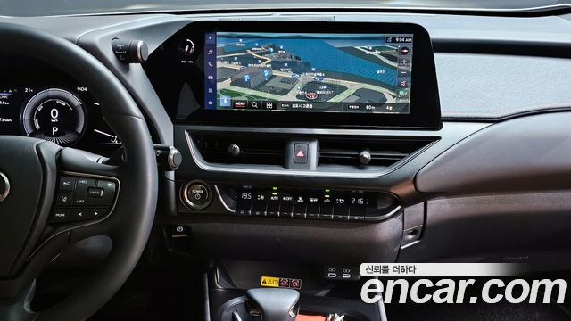 Лексус UX250h 2024 — миниатюра 16