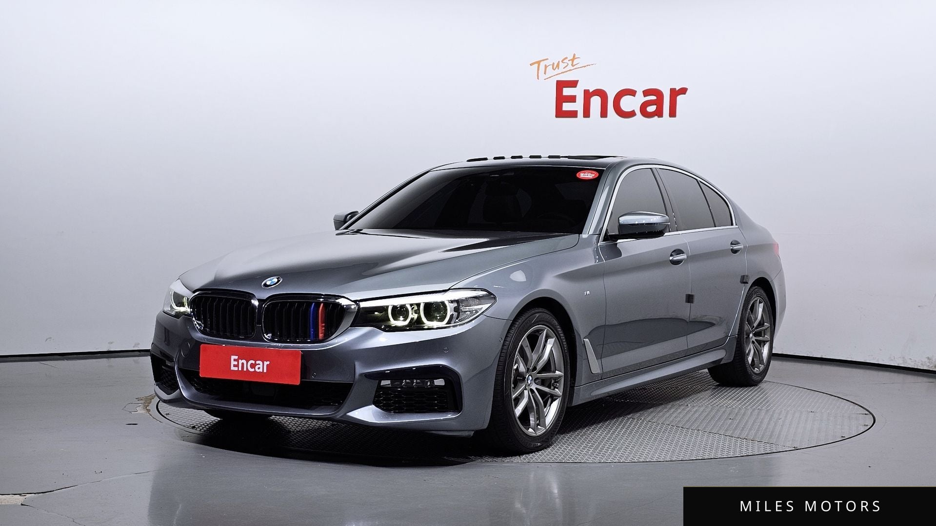 BMW 5 Series (G30) 2018 — фото 1 из 12