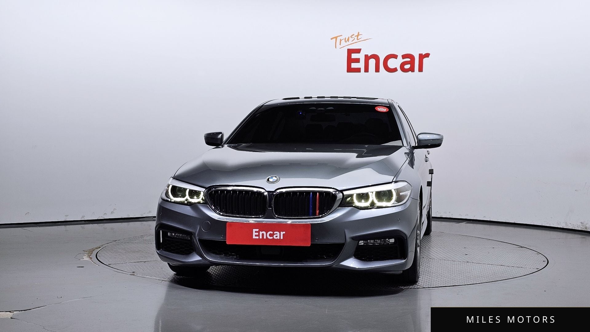 BMW 5 Series (G30) 2018 — миниатюра 3