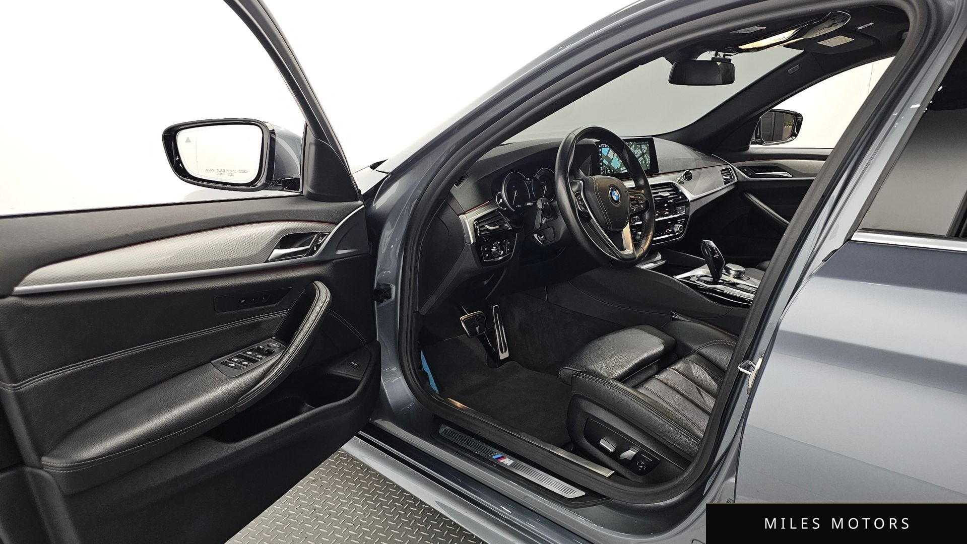 BMW 5 Series (G30) 2018 — миниатюра 10