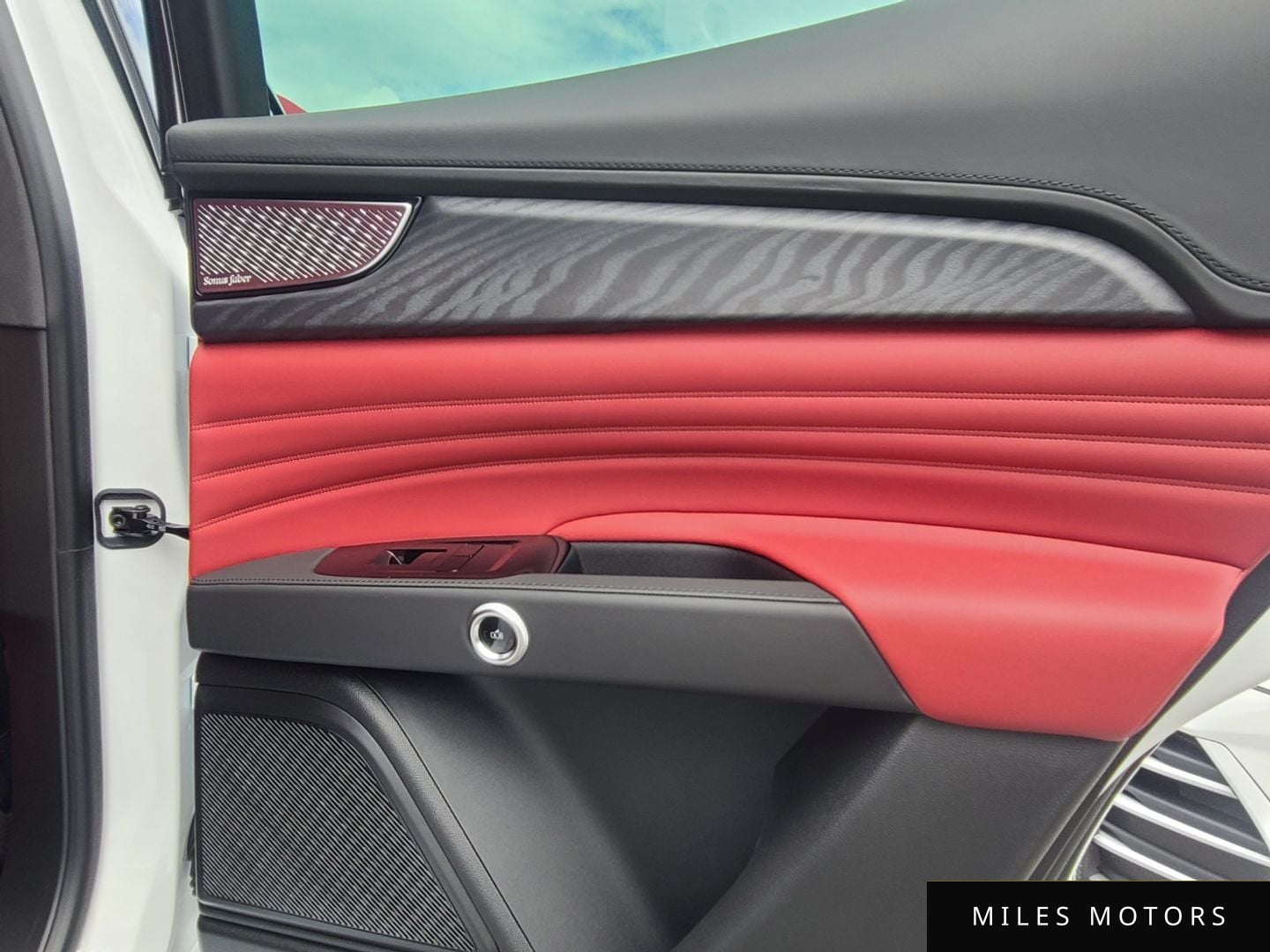 Maserati 그레칼레 2023 — миниатюра 11