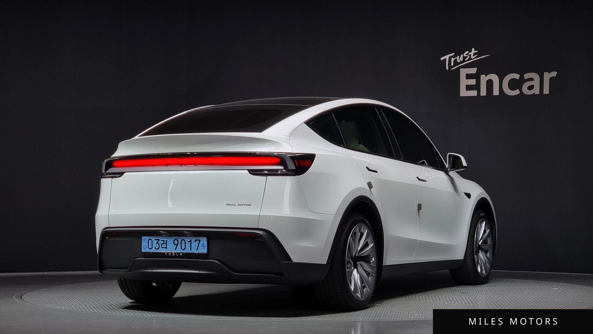 Tesla Model Y 2025 — миниатюра 2