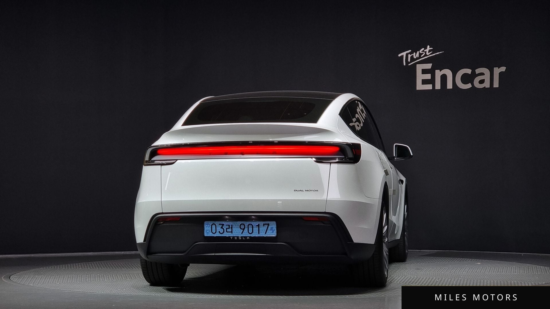 Tesla Model Y 2025 — миниатюра 4