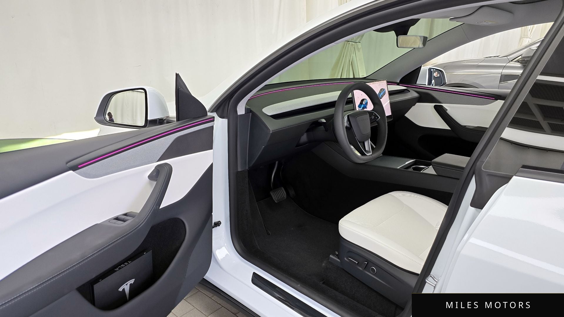 Tesla Model Y 2025 — миниатюра 10