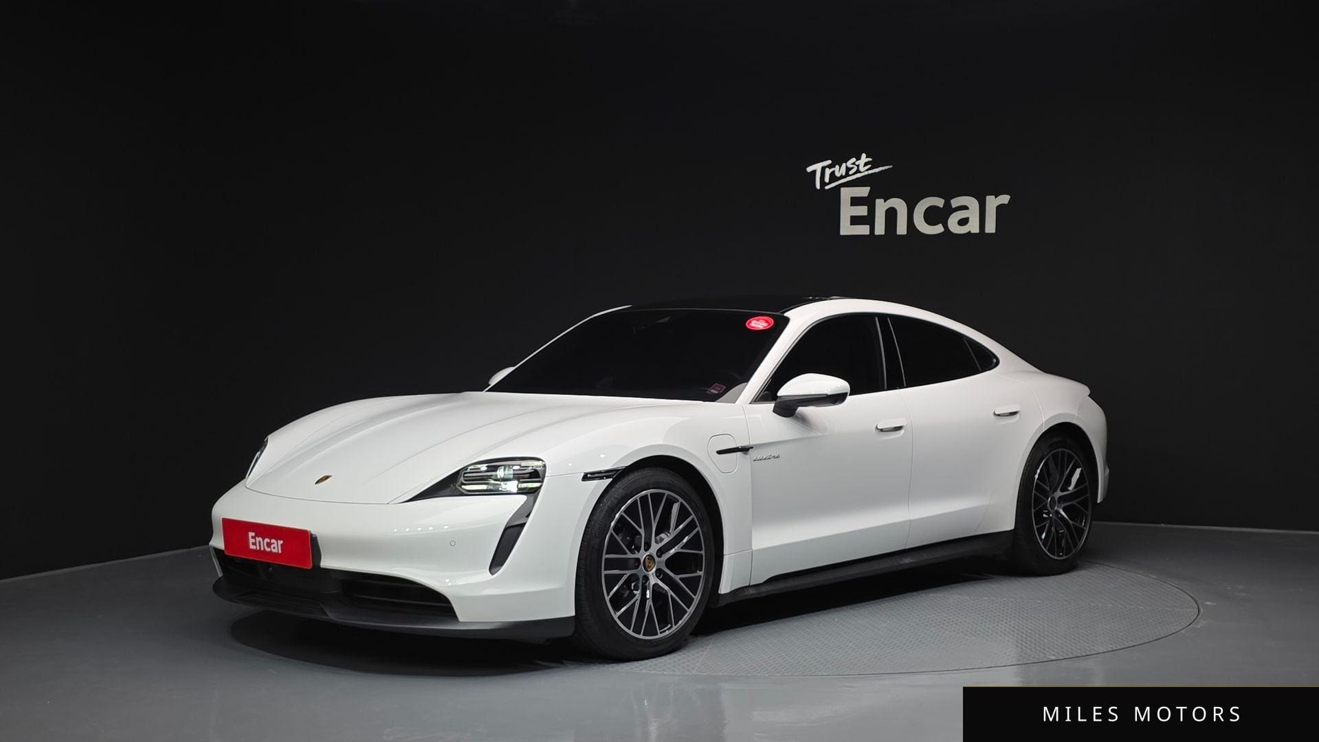 Porsche Taycan 2023 — фото 1 из 12