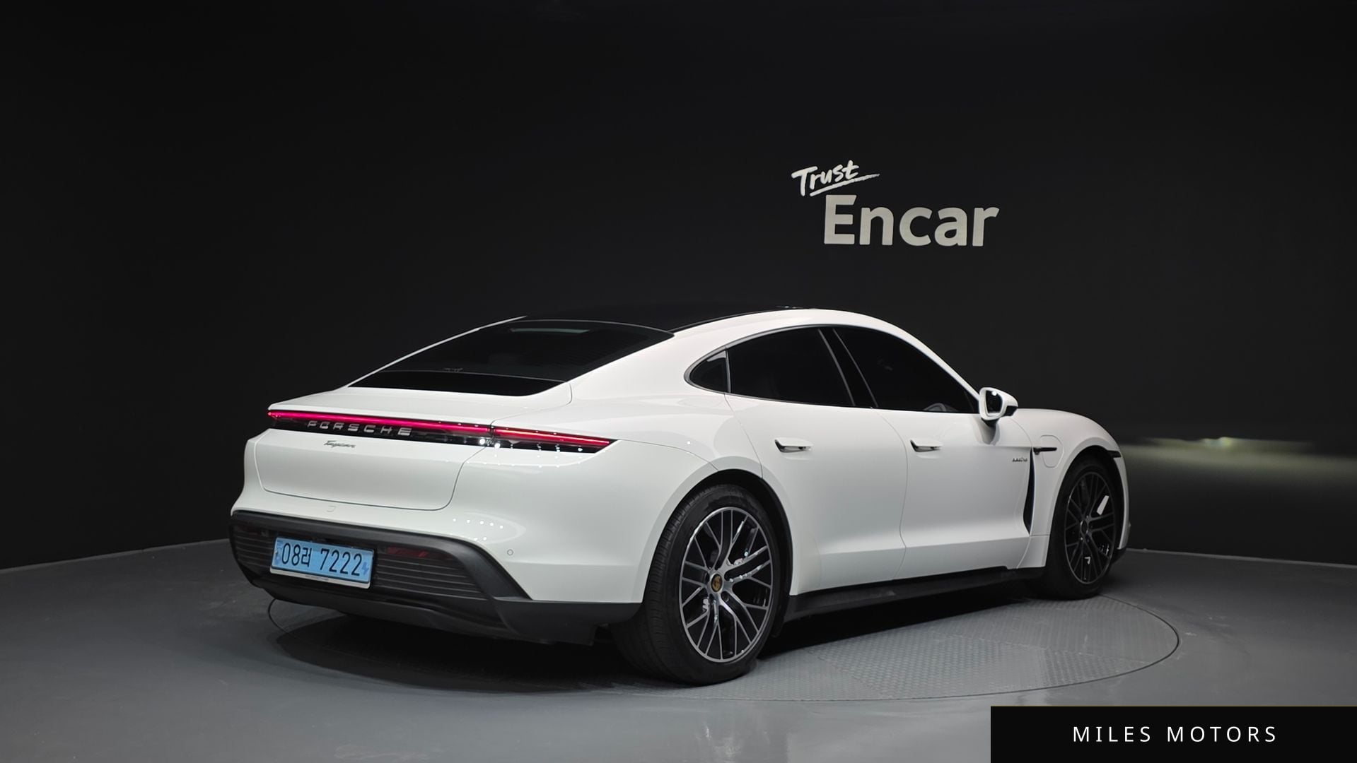 Porsche Taycan 2023 — миниатюра 2