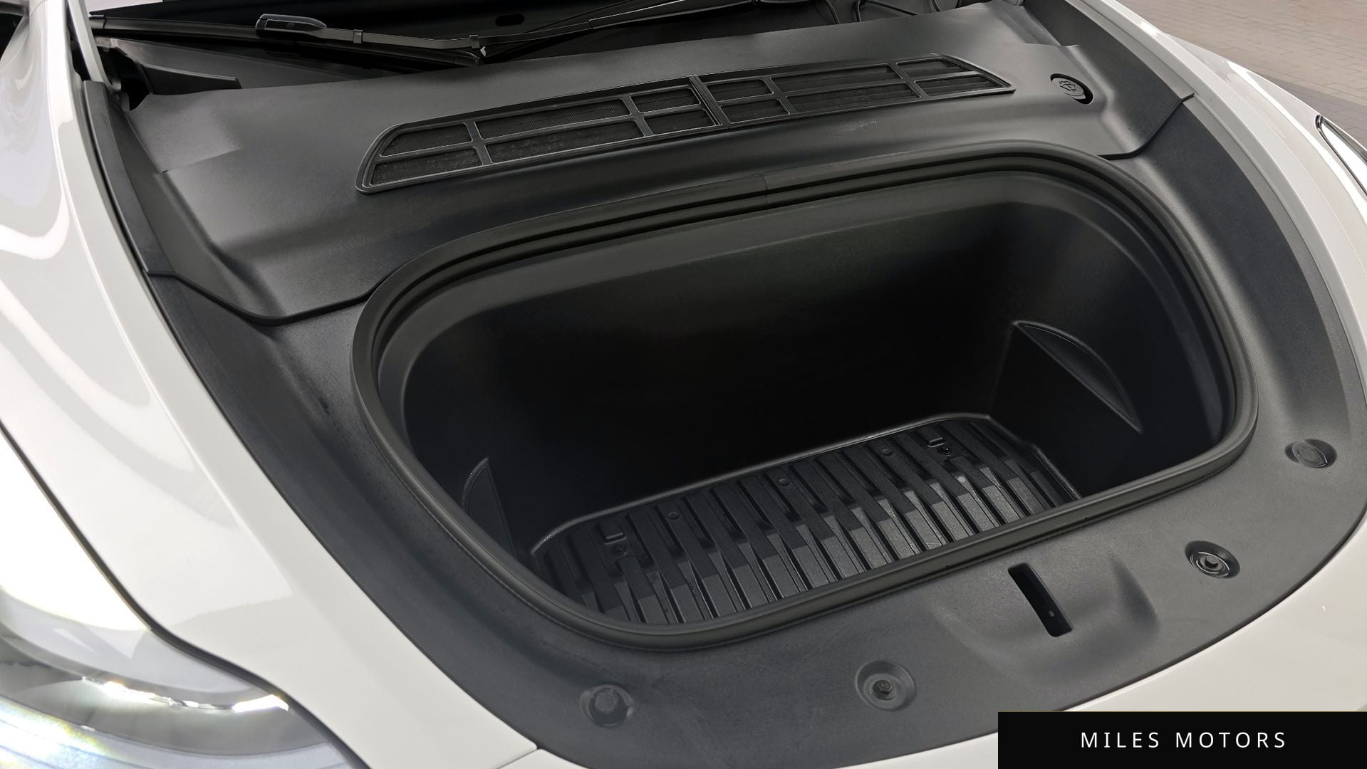 Tesla 모델 Y 2024 — миниатюра 6