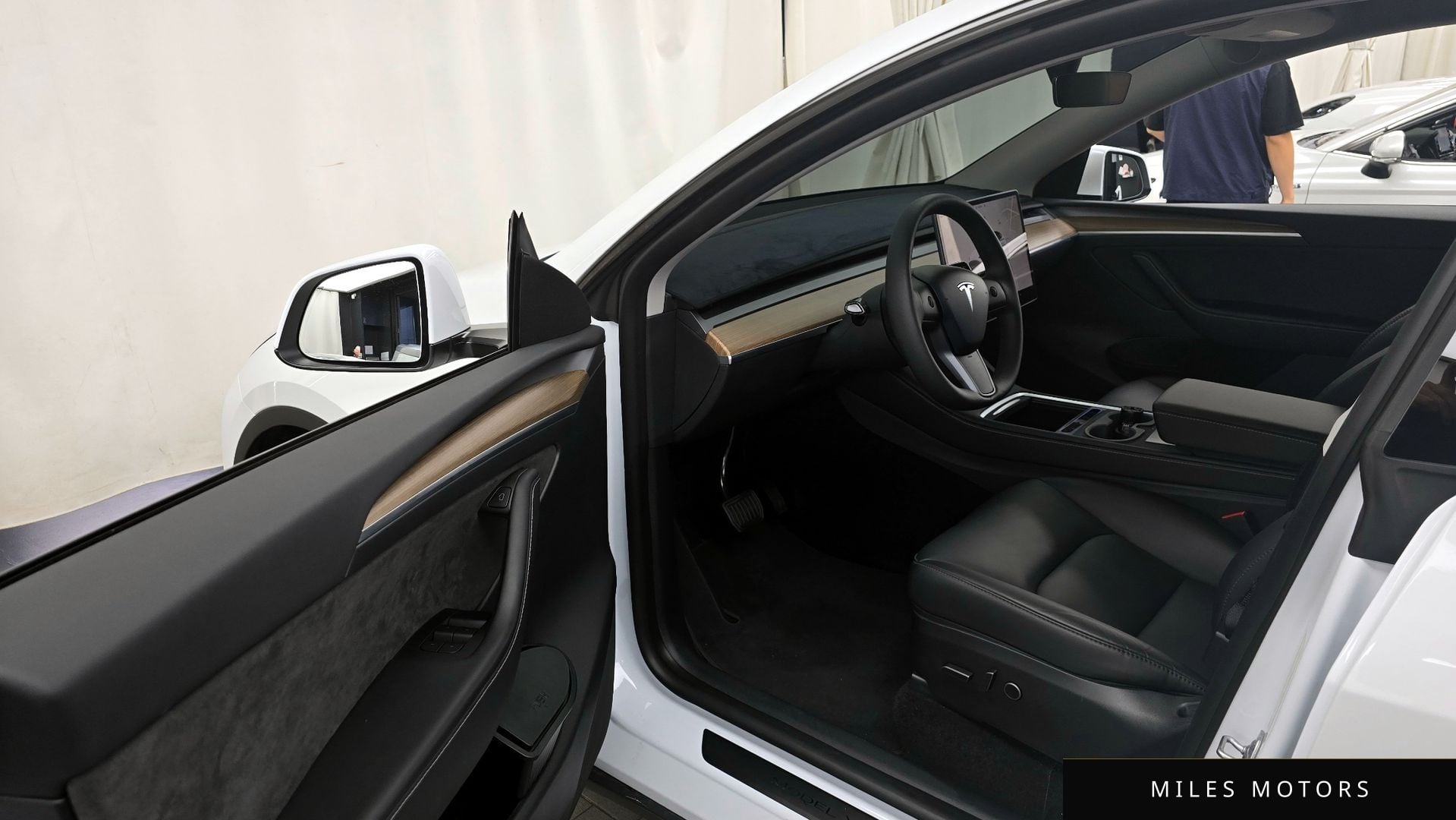 Tesla 모델 Y 2024 — миниатюра 10