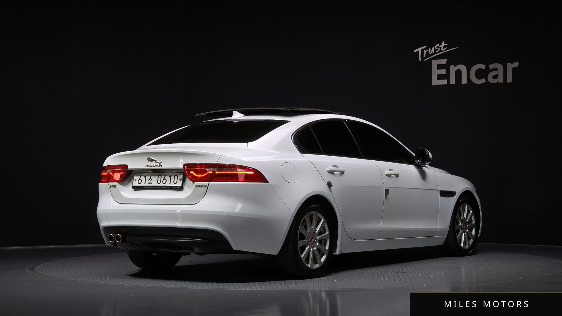 Jaguar XE 2016 — миниатюра 2