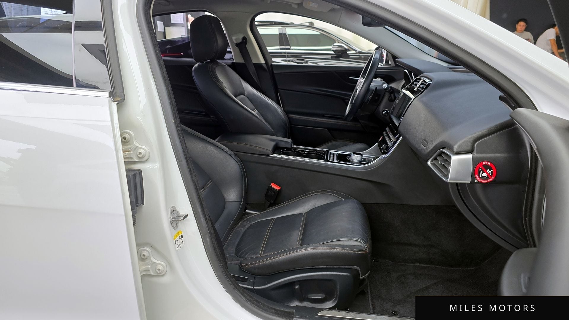 Jaguar XE 2016 — миниатюра 11