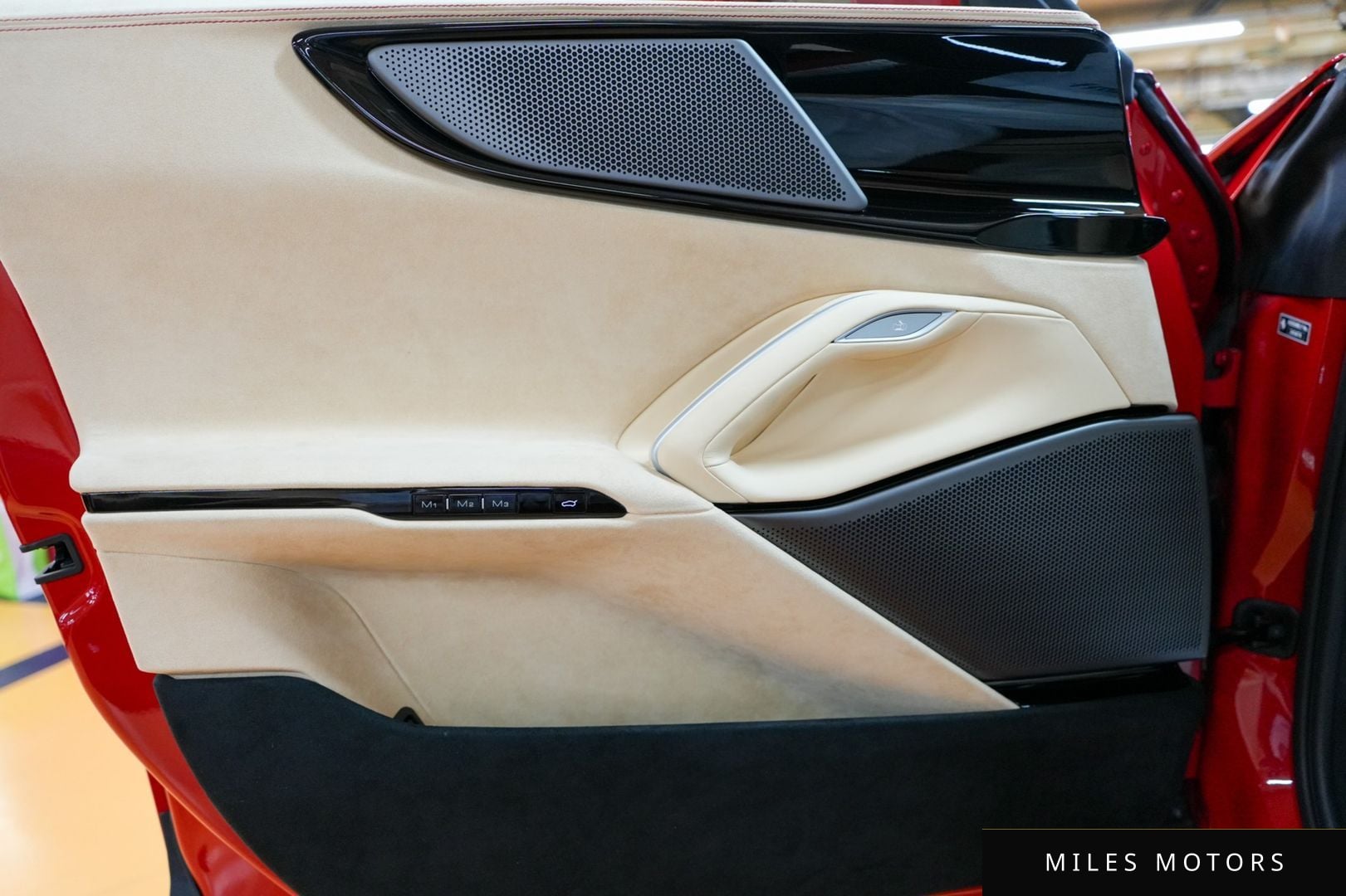 Ferrari 푸로산게 2025 — миниатюра 18
