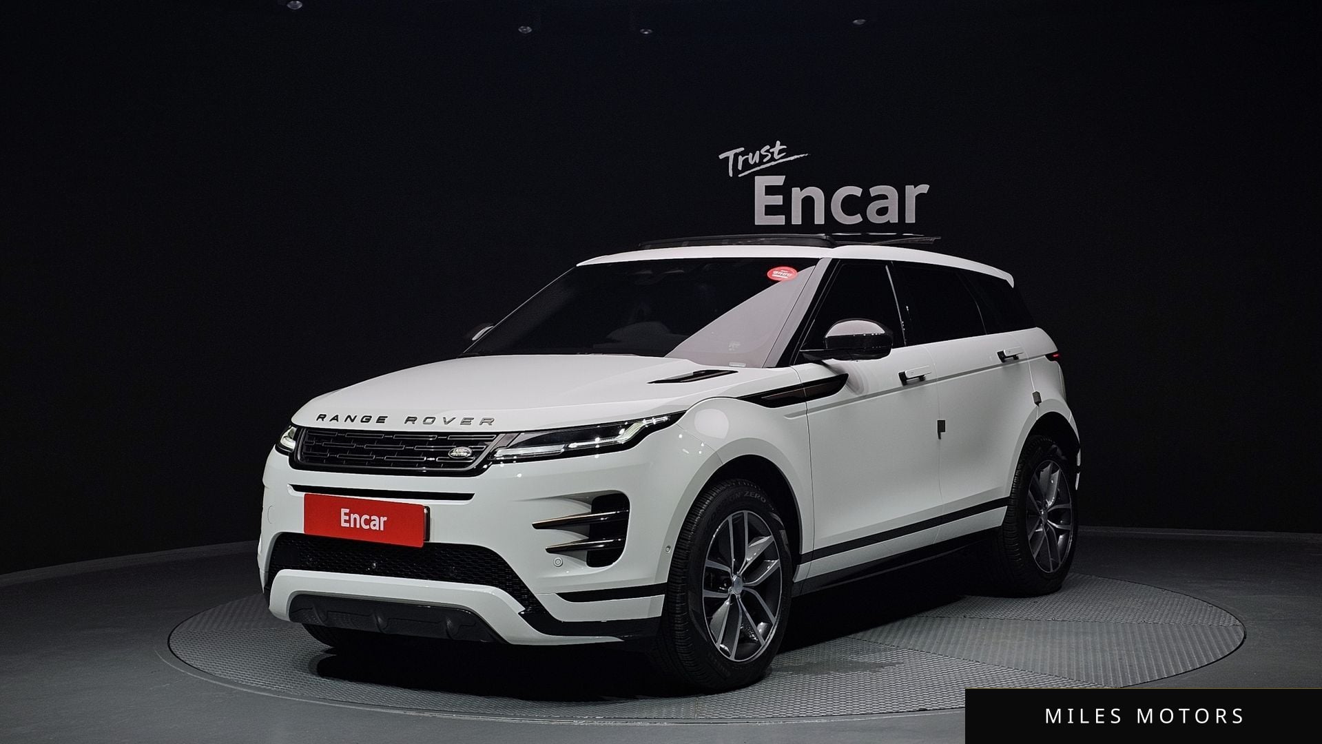 Land Rover Range Rover Evoque 2024 — фото 1 из 12