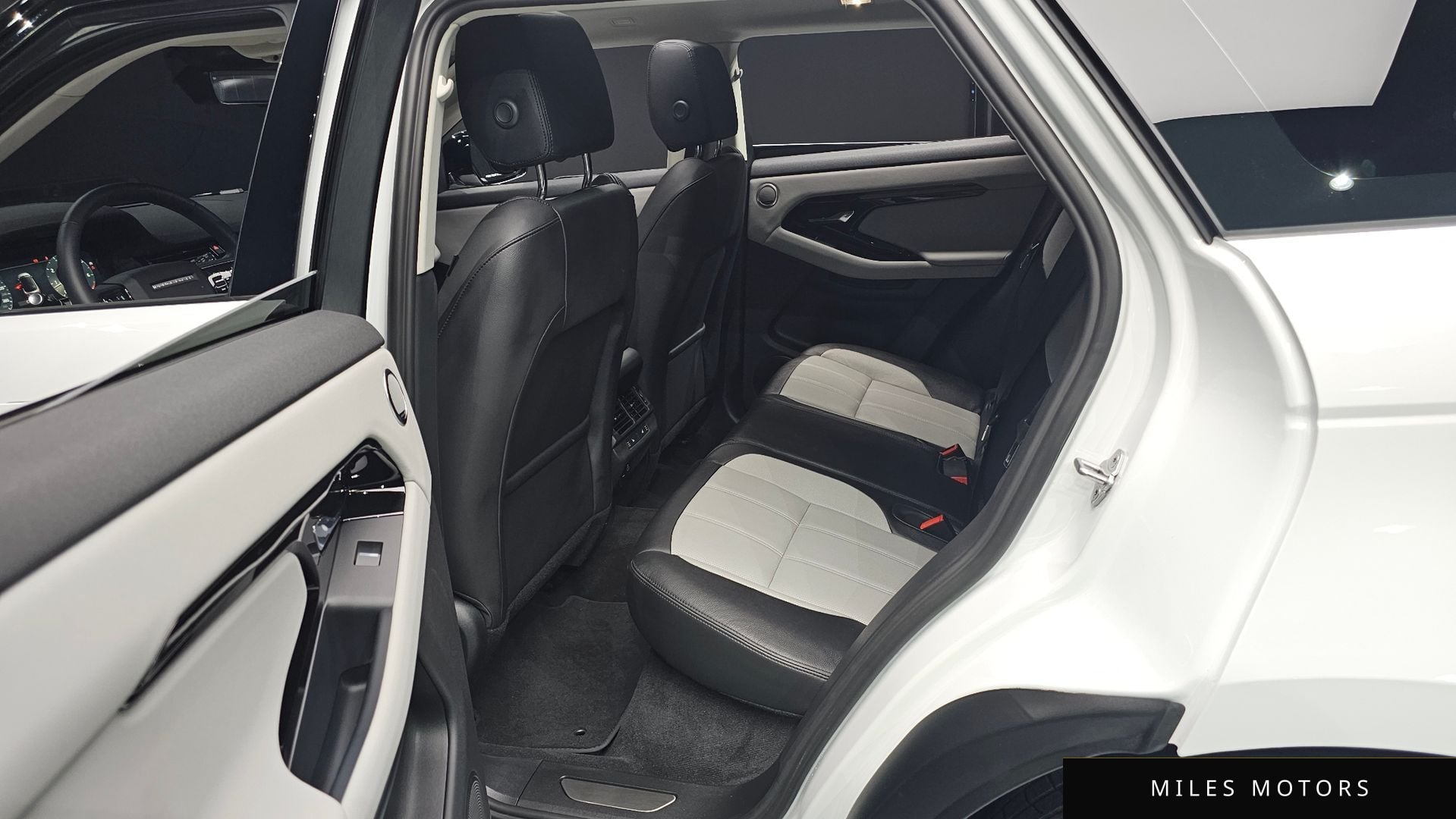 Land Rover Range Rover Evoque 2024 — миниатюра 12